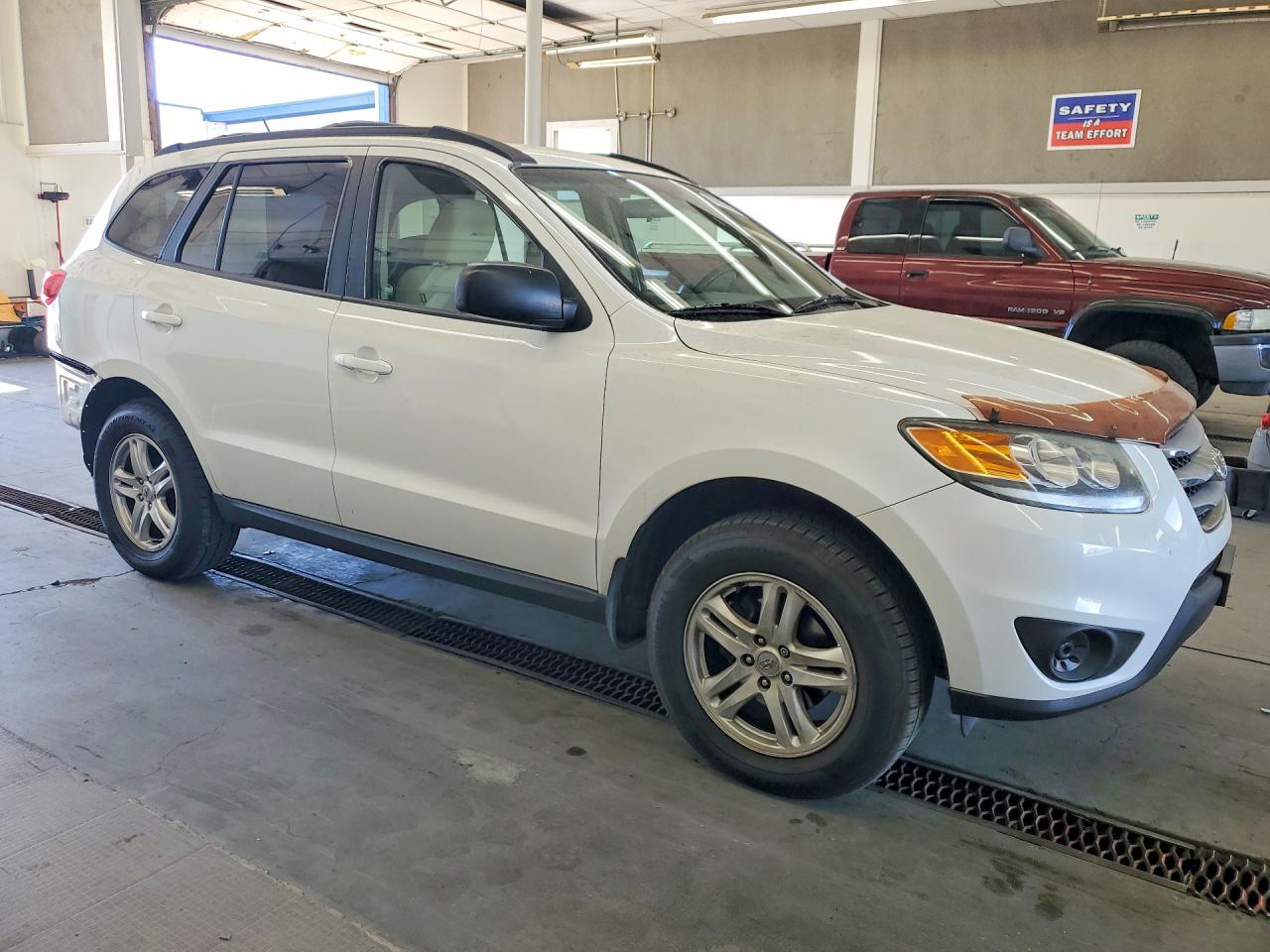 2012 Hyundai Santa Fe Gls White vin: 5XYZGDAG9CG123865