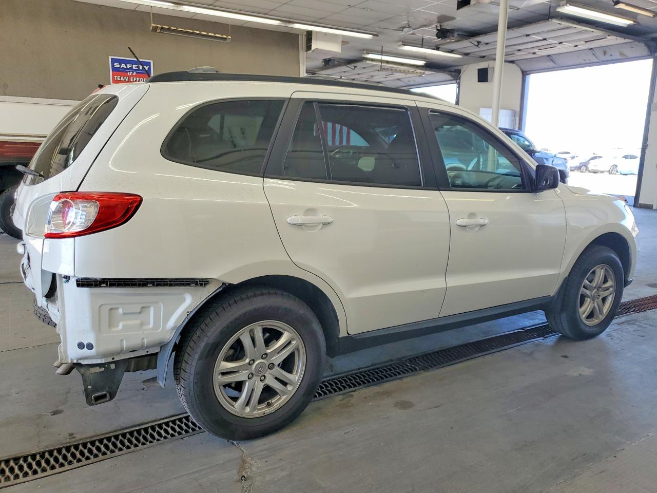 2012 Hyundai Santa Fe Gls White vin: 5XYZGDAG9CG123865