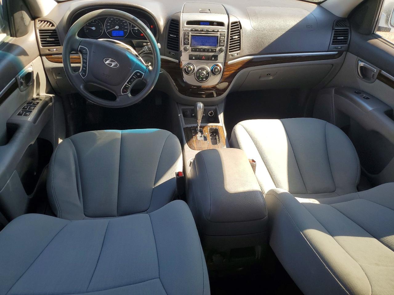 2012 Hyundai Santa Fe Gls Silver vin: 5XYZGDAG9CG136258