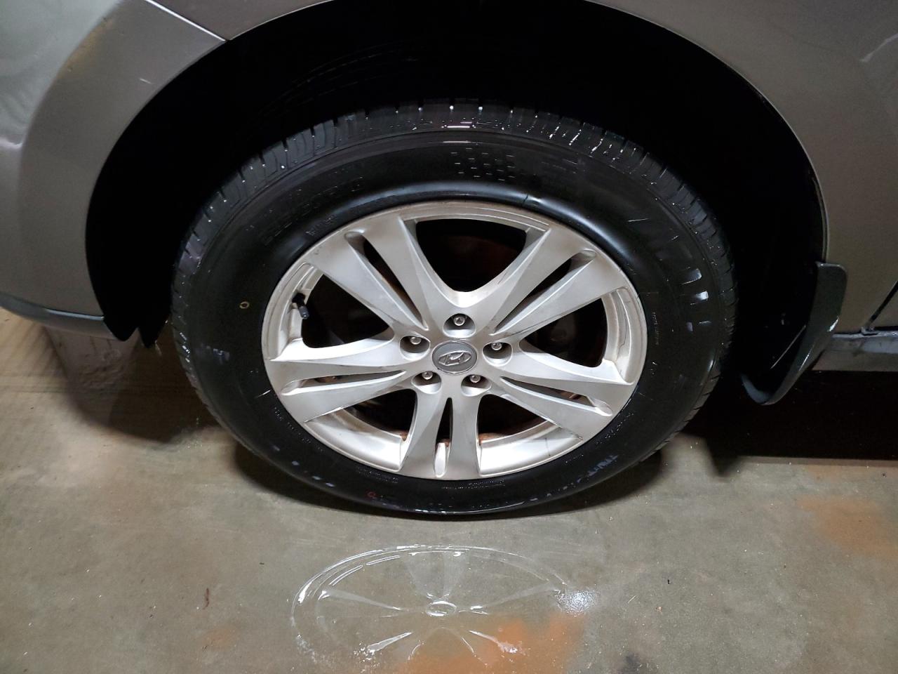 2011 Hyundai Santa Fe Se Серый vin: 5XYZH4AG2BG044923 Damage: Left Front Wheel, Curb Rash, 6 To 7 Inches