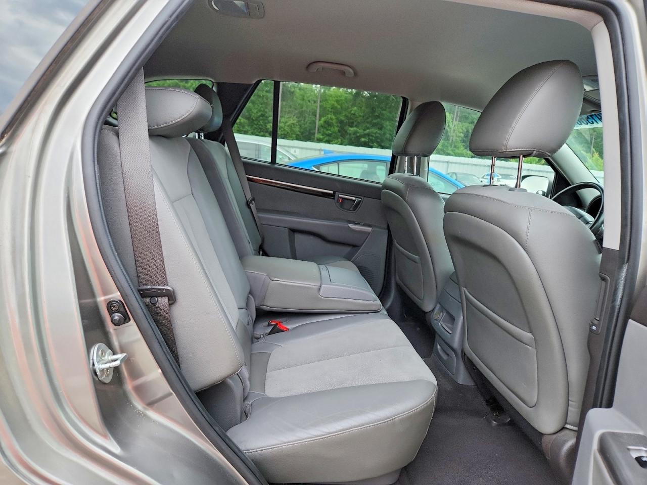 2012 Hyundai Santa Fe Se Gray vin: 5XYZH4AG2CG108010
