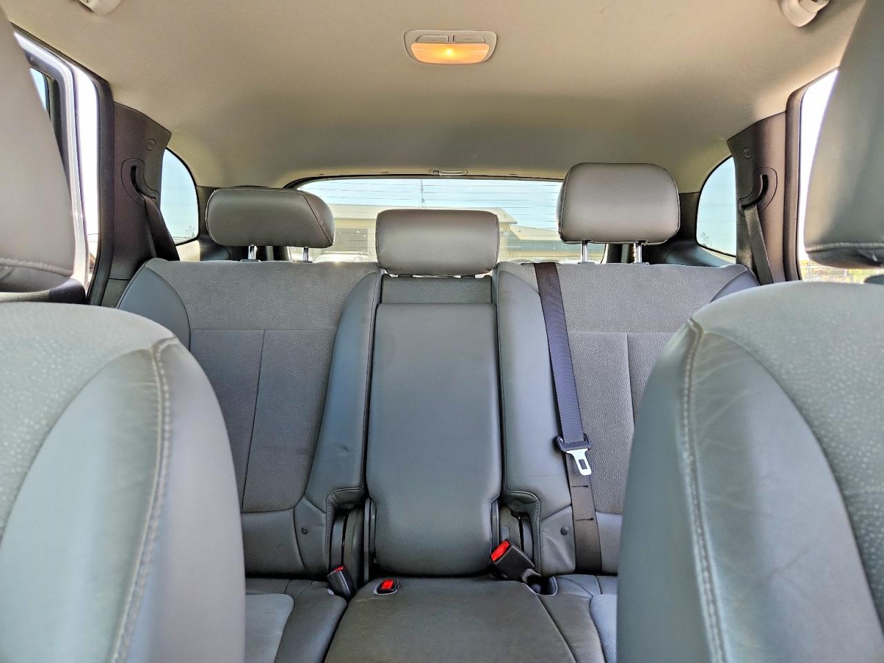 2012 Hyundai Santa Fe Se White vin: 5XYZHDAG1CG132346