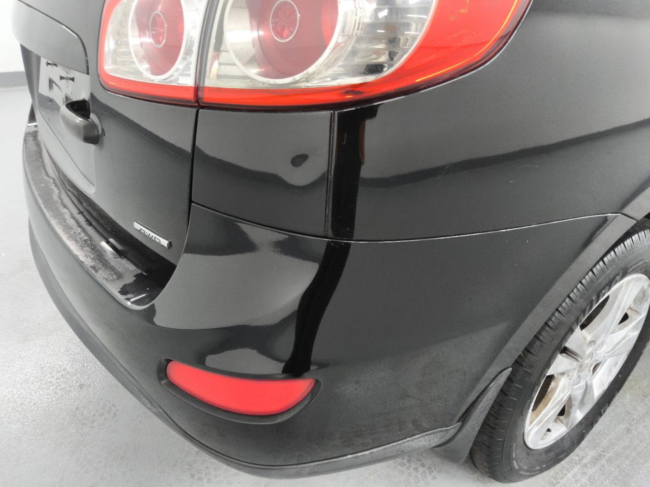 2012 Hyundai Santa Fe Se Black vin: 5XYZHDAGXCG098374 Damage: Right Qtr Panel, Dent(S) W/ Paint Dmg, 1 To 2 Inches