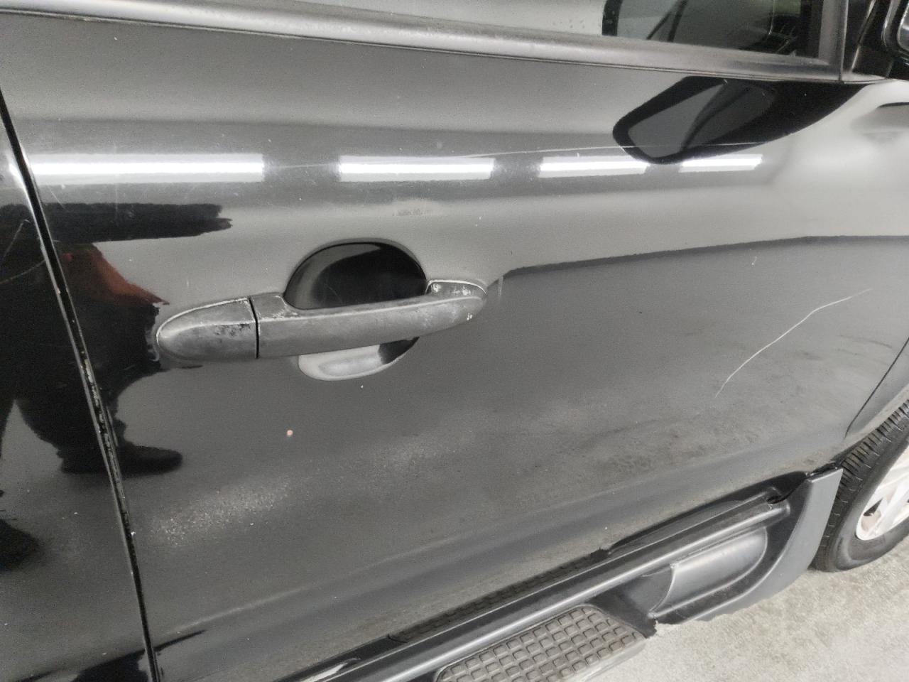 2012 Hyundai Santa Fe Se Black vin: 5XYZHDAGXCG098374 Damage: Right Front Door, Heavy Scratch, 1 To 2 Inches