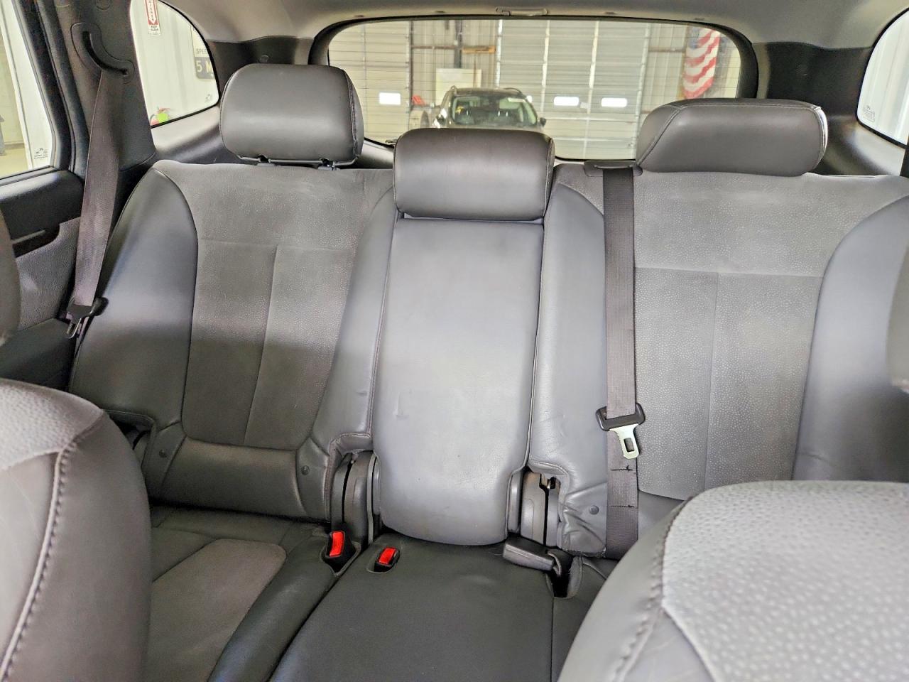 2012 Hyundai Santa Fe Se White vin: 5XYZHDAGXCG105680