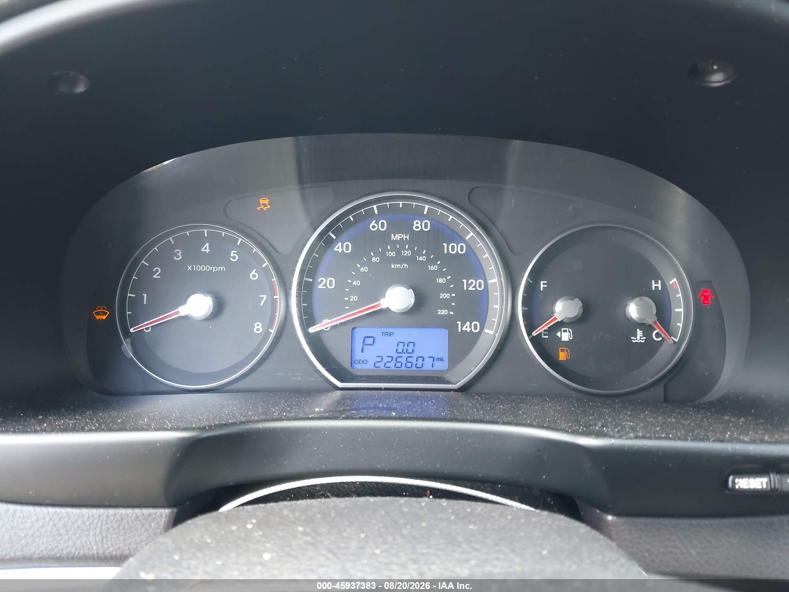 2011 Hyundai Santa Fe Limited Silver vin: 5XYZK3AB1BG076262