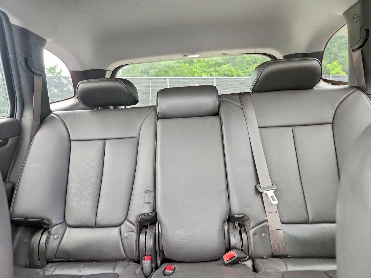 2012 Hyundai Santa Fe Limited Silver vin: 5XYZK3AB5CG140028