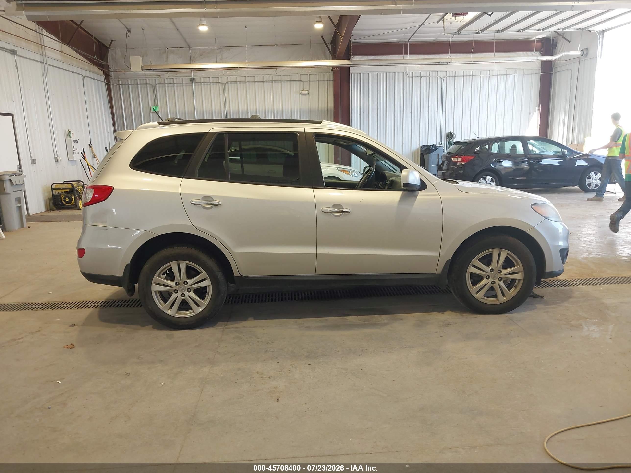 2012 Hyundai Santa Fe Limited V6 Silver vin: 5XYZK4AG3CG096970