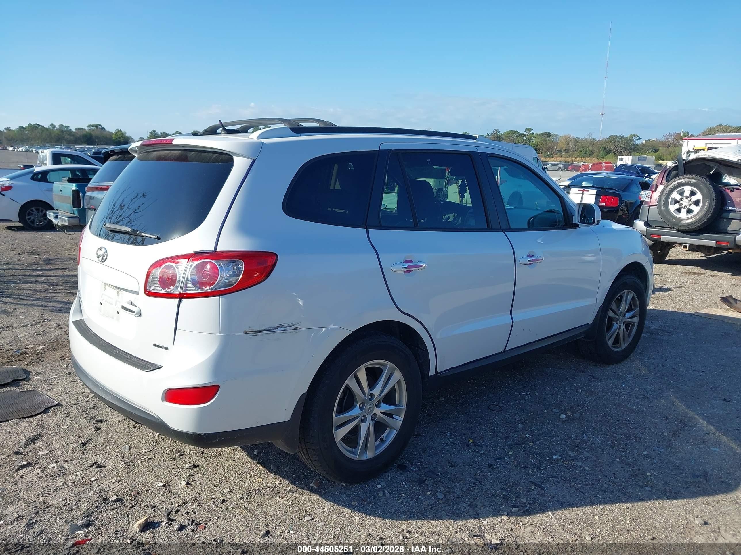 2012 Hyundai Santa Fe Limited V6 White vin: 5XYZK4AG7CG139366