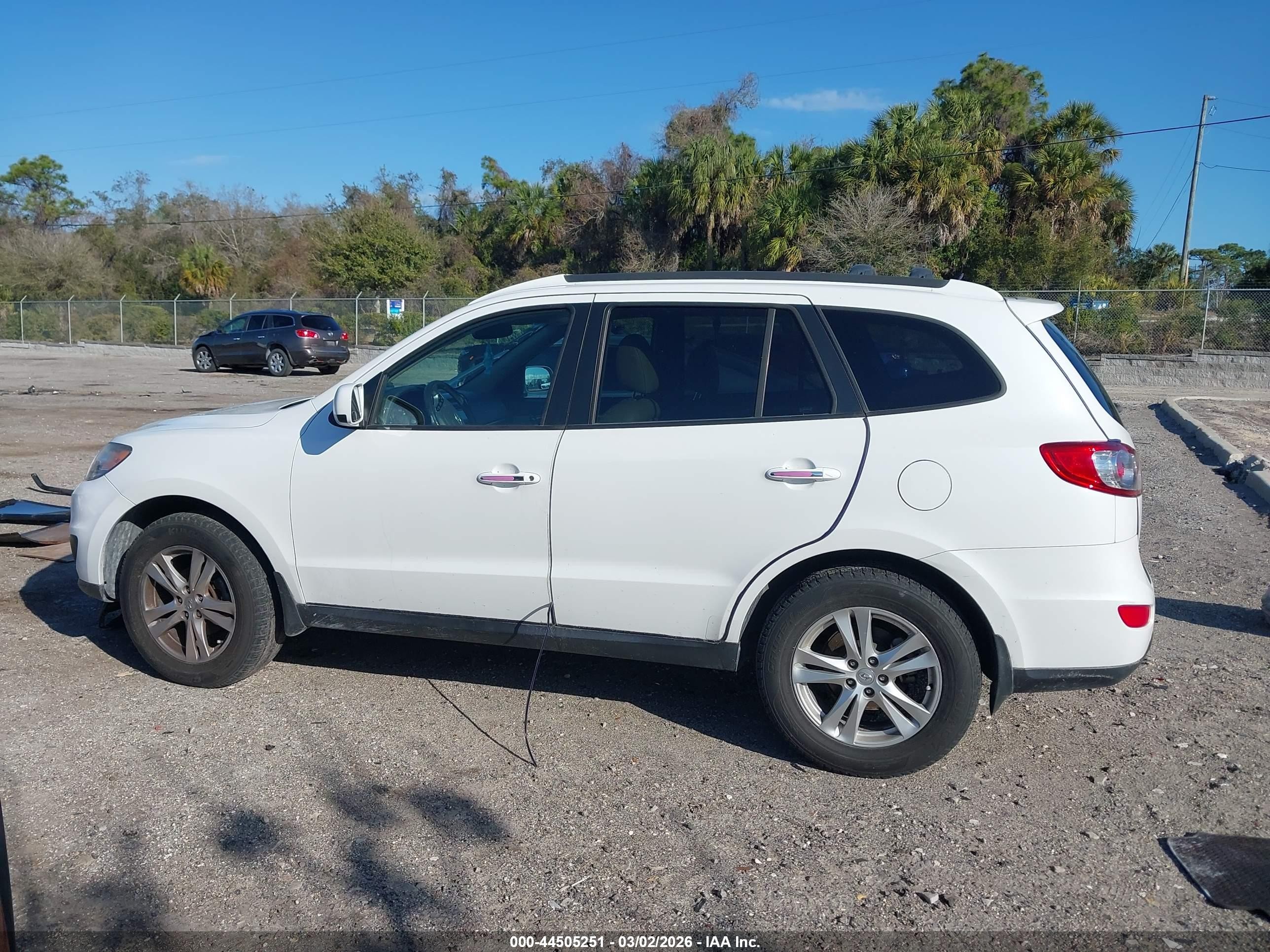 2012 Hyundai Santa Fe Limited V6 White vin: 5XYZK4AG7CG139366