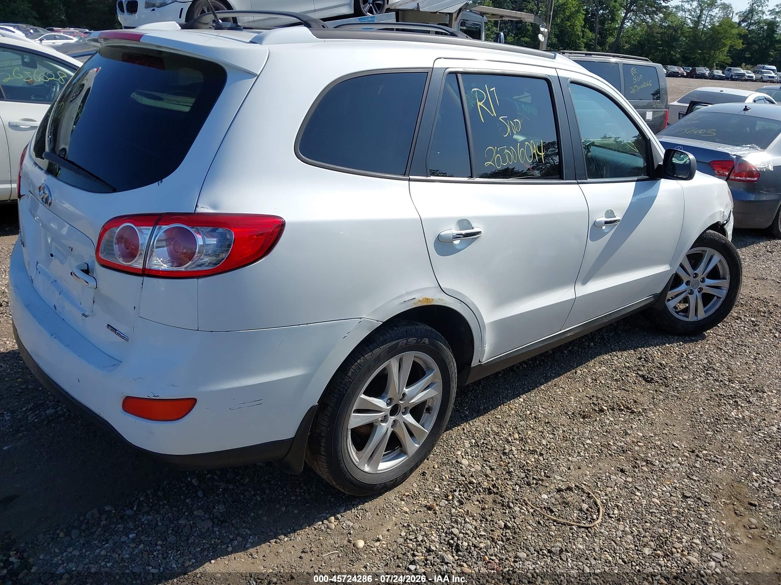 2012 Hyundai Santa Fe Limited V6 White vin: 5XYZKDAG0CG117662