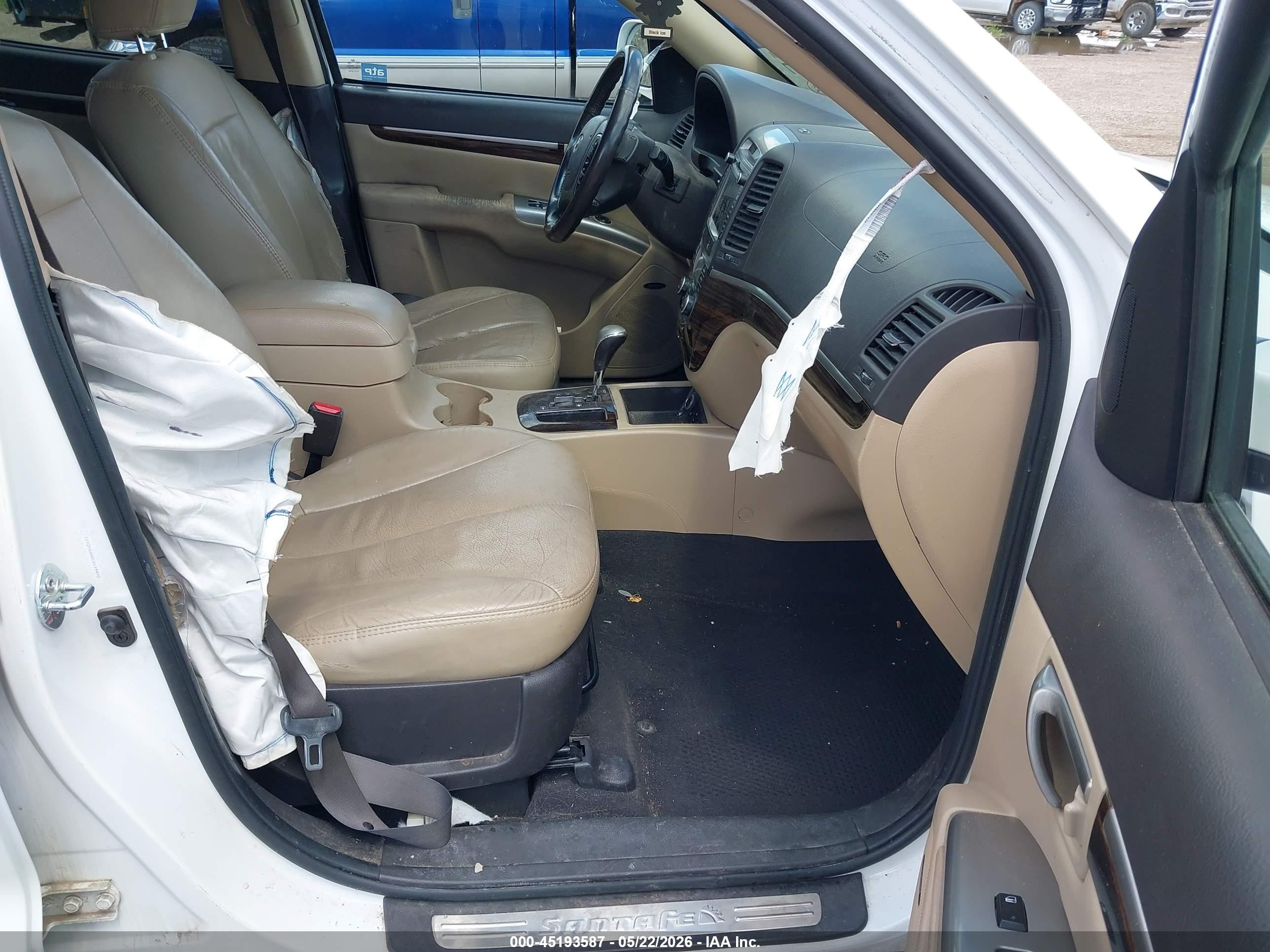 2012 Hyundai Santa Fe Limited V6 White vin: 5XYZKDAG0CG119492