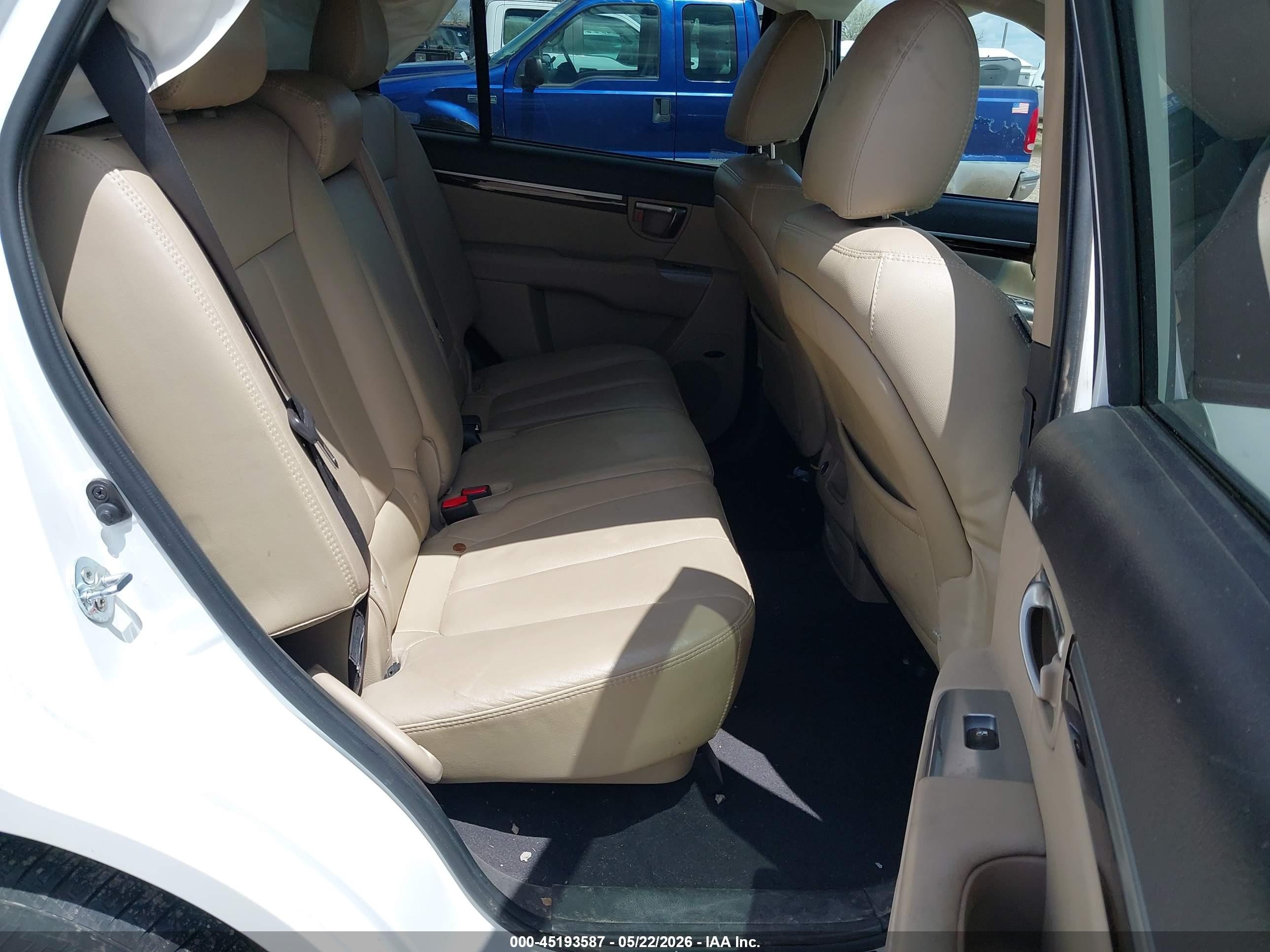 2012 Hyundai Santa Fe Limited V6 White vin: 5XYZKDAG0CG119492