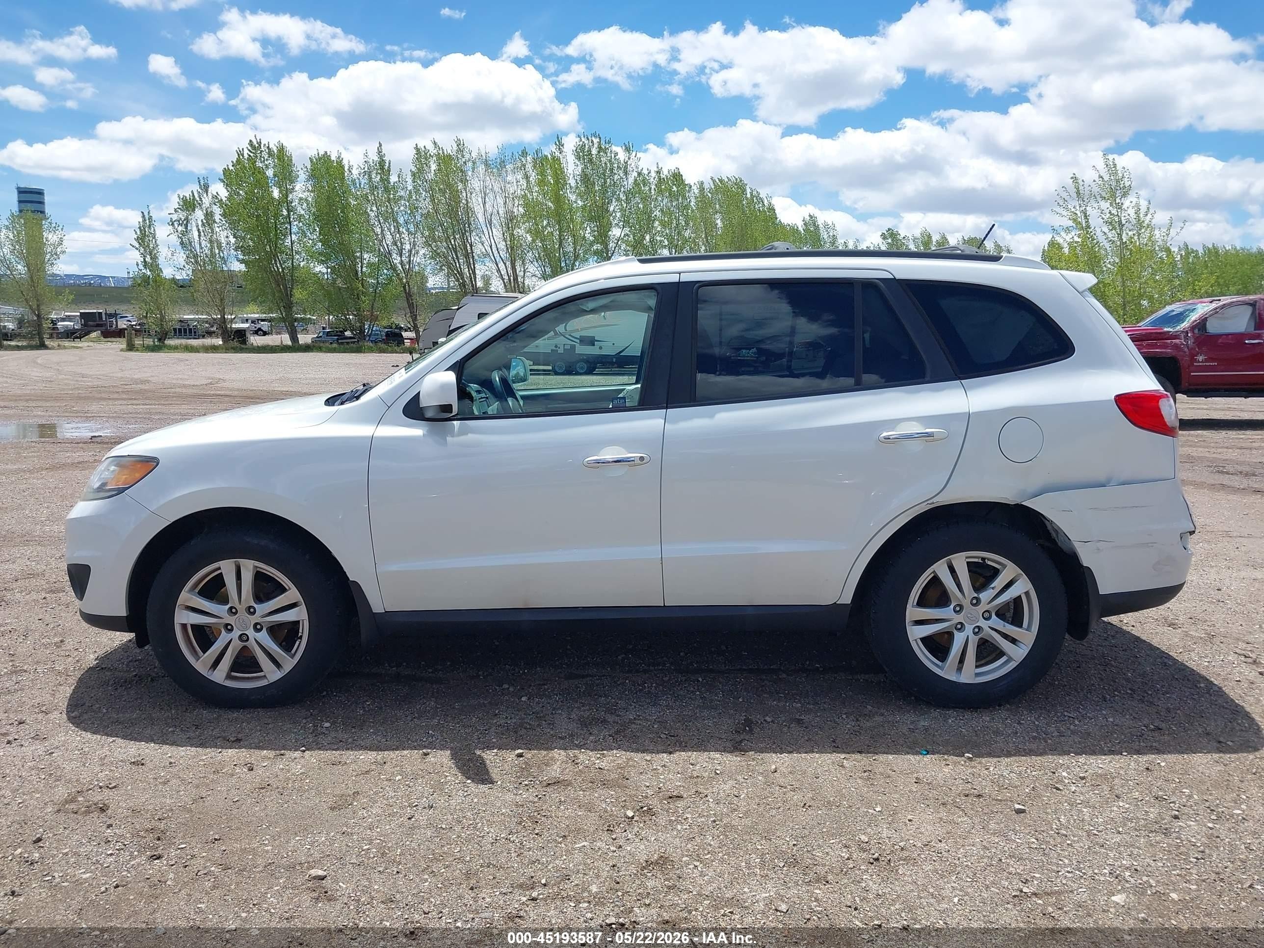 2012 Hyundai Santa Fe Limited V6 White vin: 5XYZKDAG0CG119492