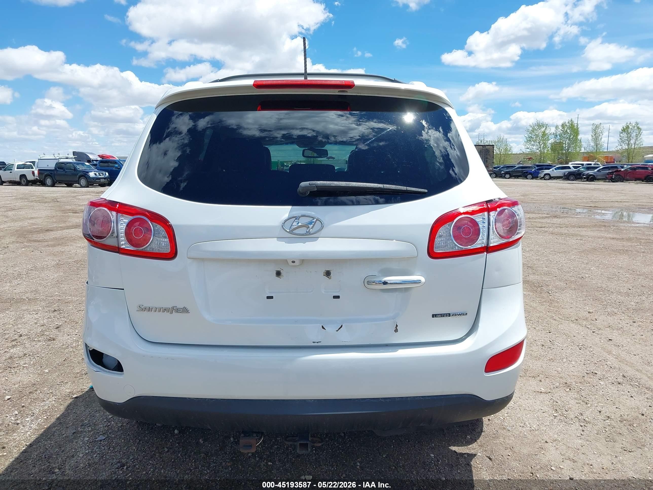 2012 Hyundai Santa Fe Limited V6 White vin: 5XYZKDAG0CG119492