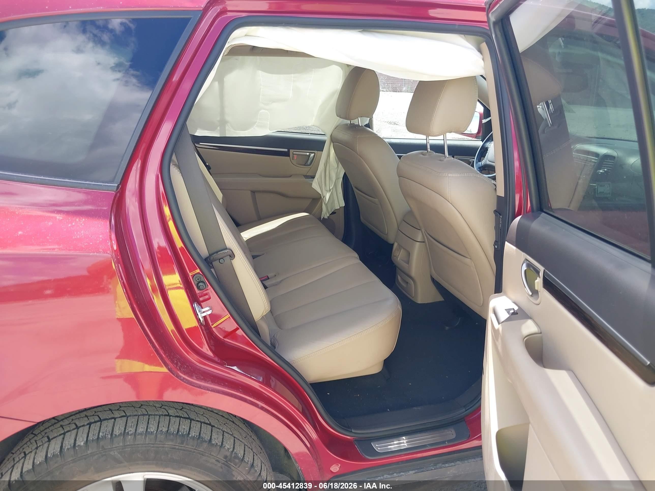 2011 Hyundai Santa Fe Limited V6 Red vin: 5XYZKDAG1BG077574