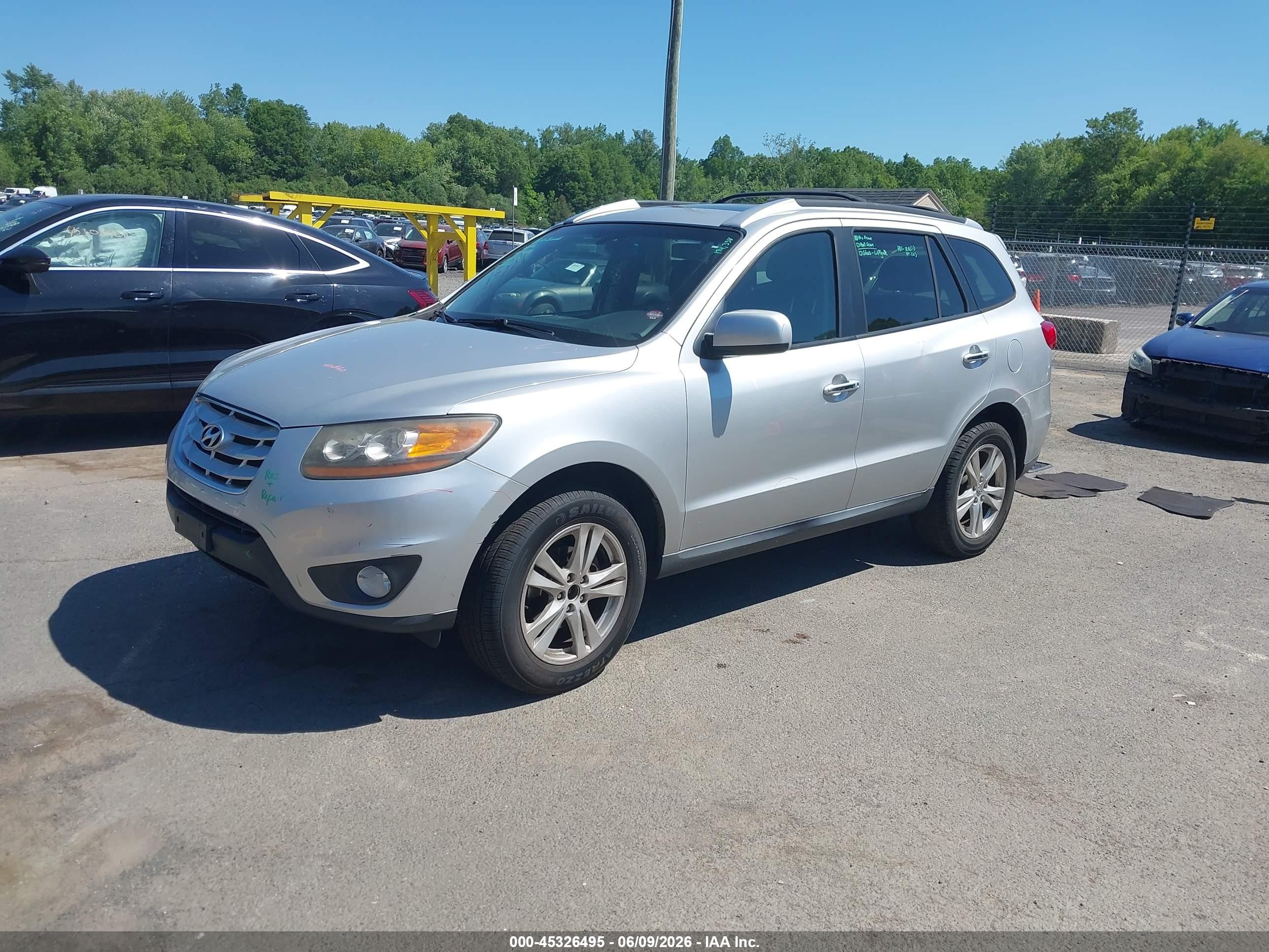 2011 Hyundai Santa Fe Limited V6 Silver vin: 5XYZKDAG3BG075678