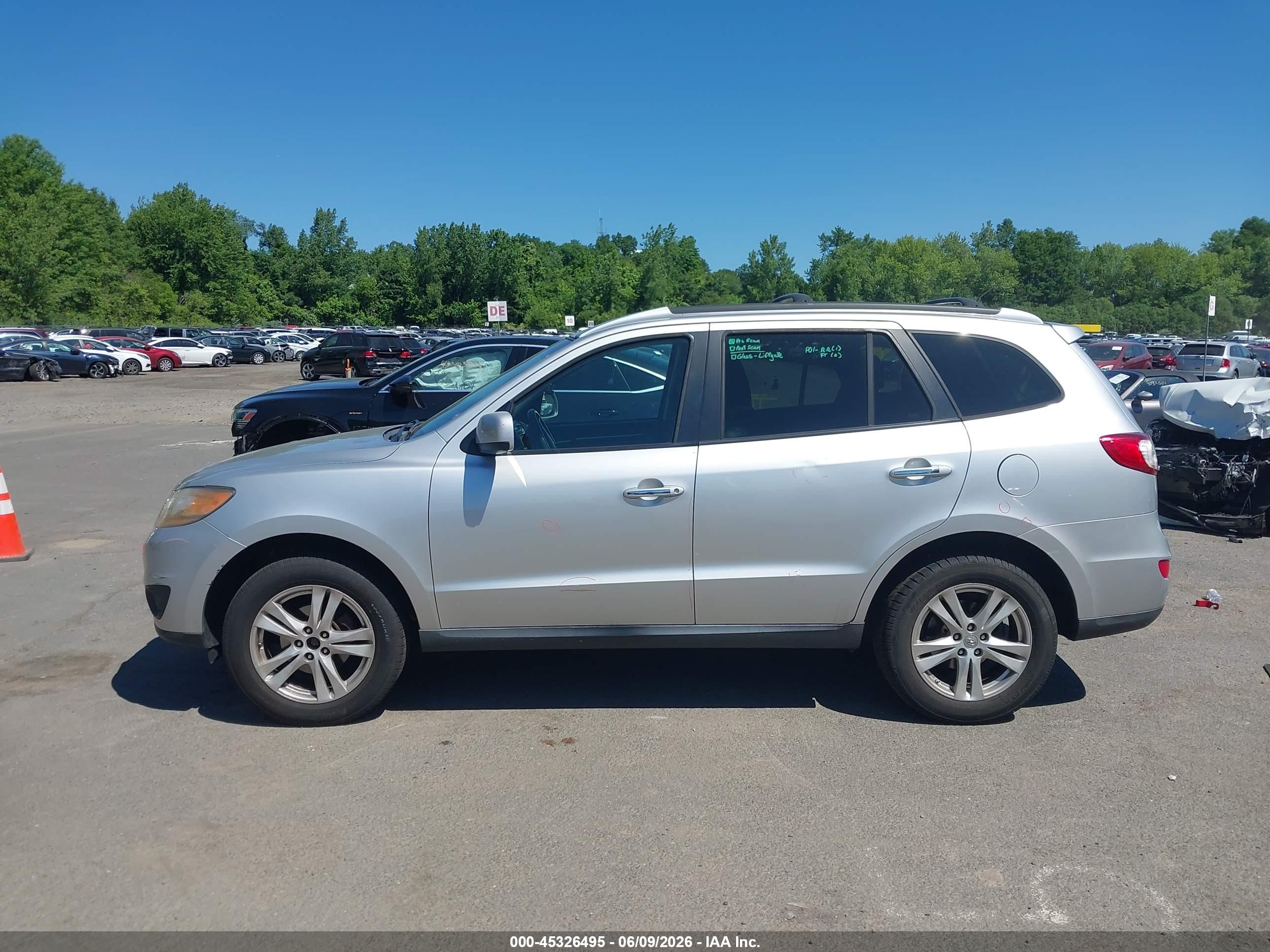 2011 Hyundai Santa Fe Limited V6 Silver vin: 5XYZKDAG3BG075678