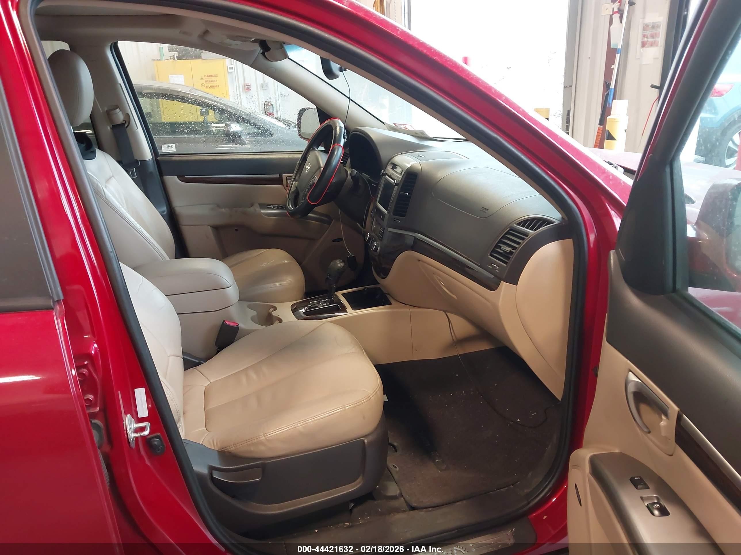 2011 Hyundai Santa Fe Limited V6 Red vin: 5XYZKDAG7BG073044