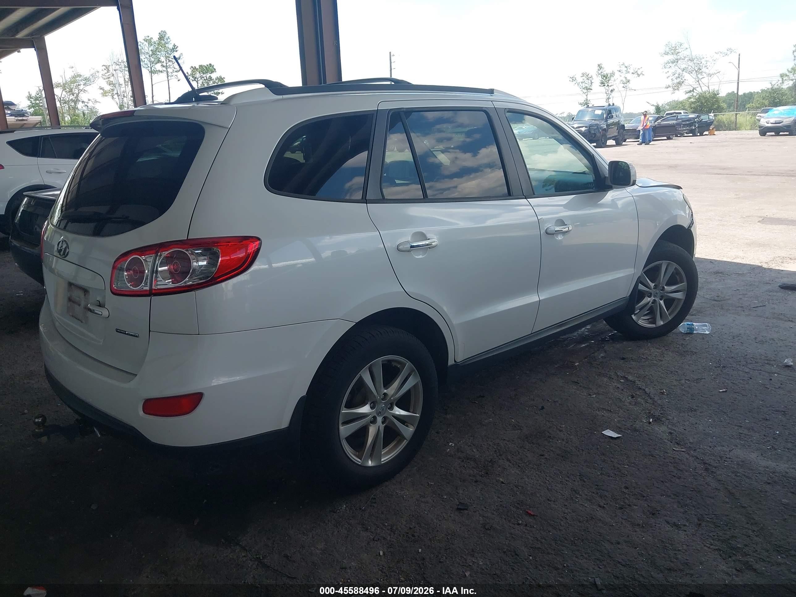 2012 Hyundai Santa Fe Limited V6 White vin: 5XYZKDAG7CG152764