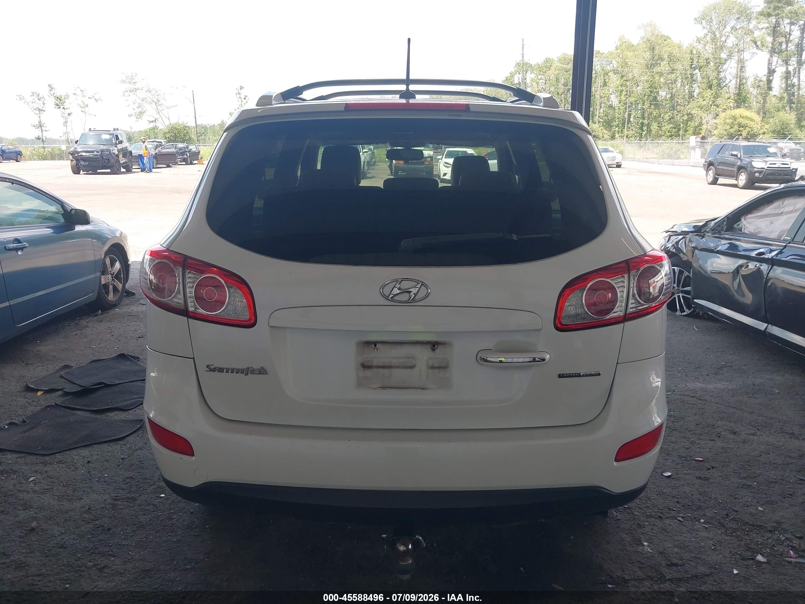 2012 Hyundai Santa Fe Limited V6 White vin: 5XYZKDAG7CG152764