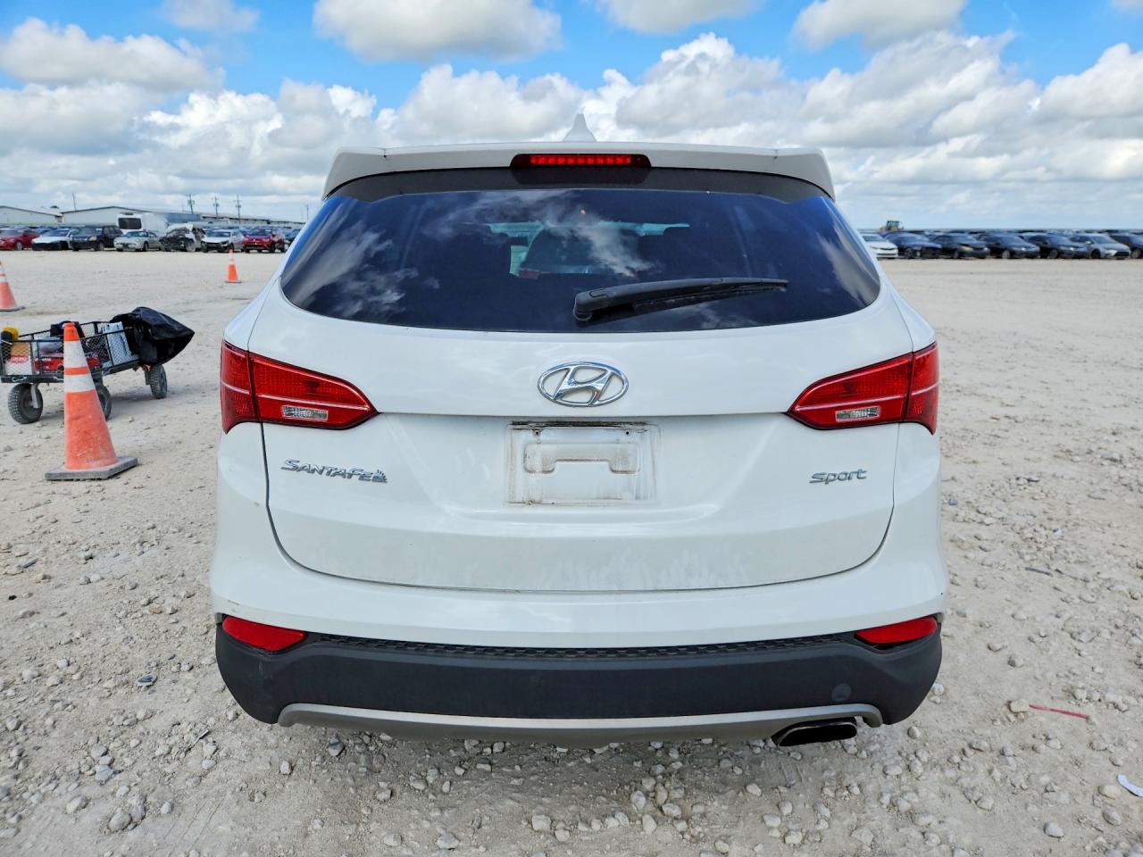 2015 Hyundai Santa Fe Sport 2.4l White vin: 5XYZT3LB0FG271415