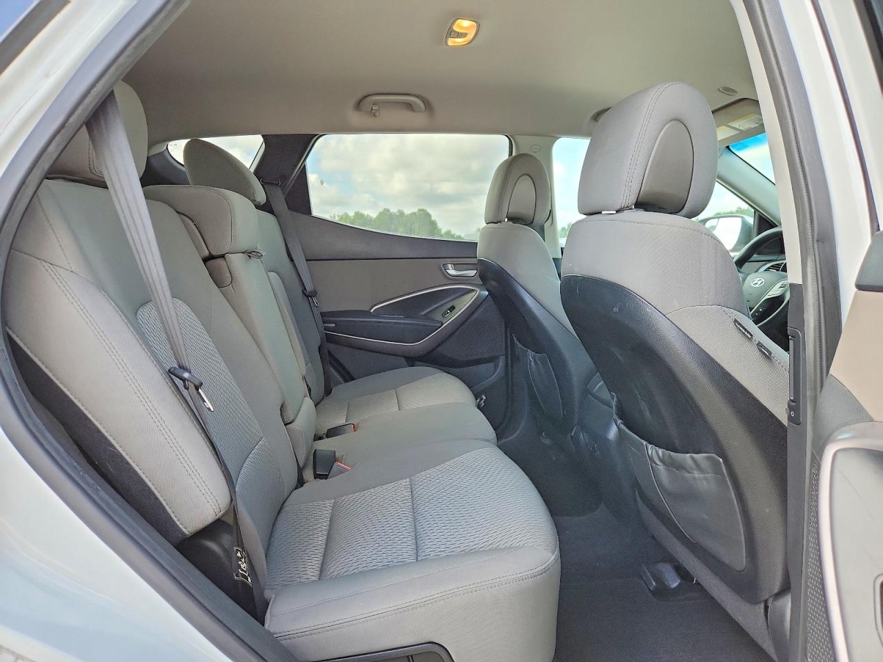 2015 Hyundai Santa Fe Sport 2.4l White vin: 5XYZT3LB0FG271415