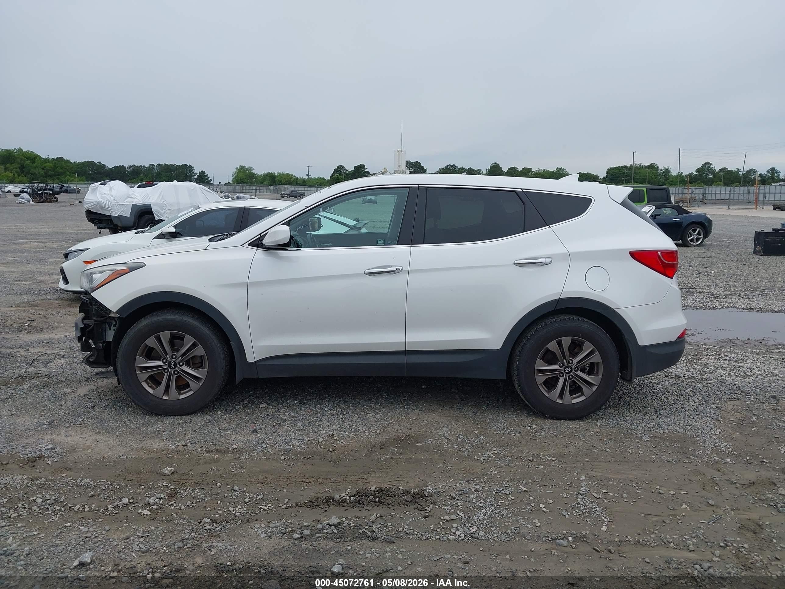 2016 Hyundai Santa Fe Sport 2.4l White vin: 5XYZT3LB0GG369717