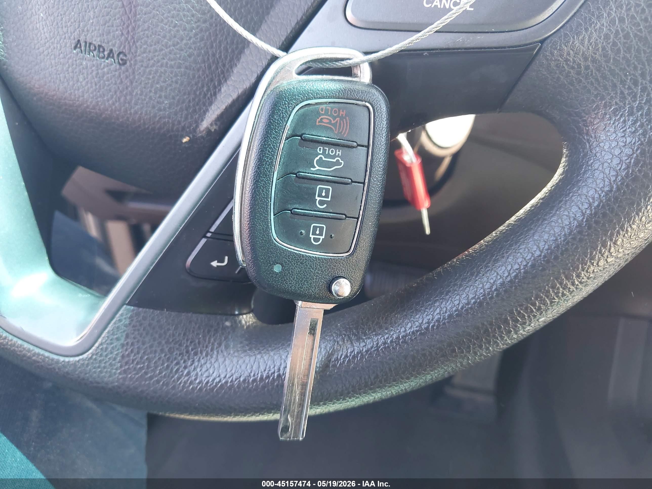 2018 Hyundai Santa Fe Sport 2.4l Silver vin: 5XYZT3LB0JG568578