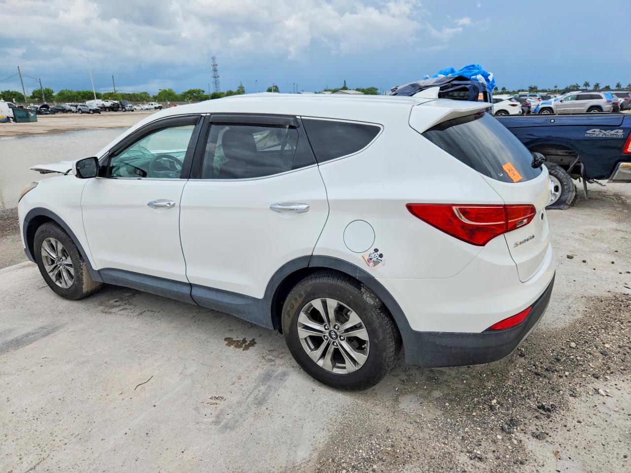 2016 Hyundai Santa Fe Sport 2.4l White vin: 5XYZT3LB1GG346219