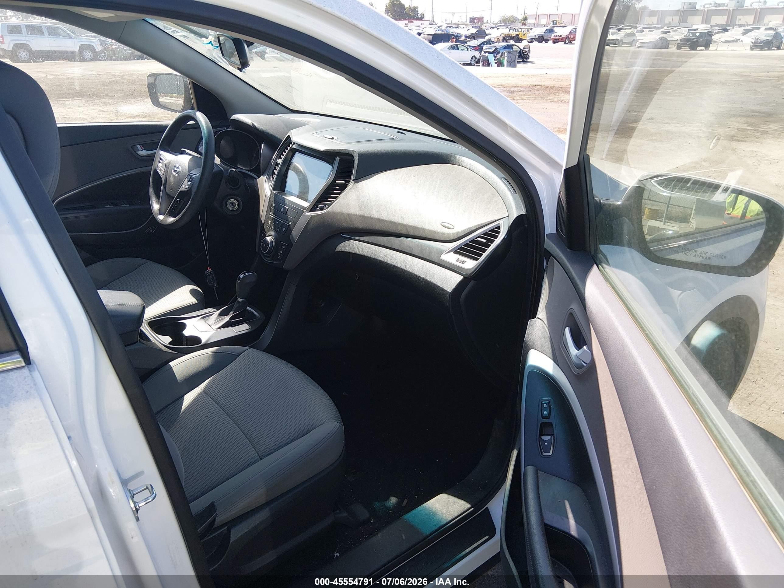 2014 Hyundai Santa Fe Sport 2.4l White vin: 5XYZT3LB2EG145667