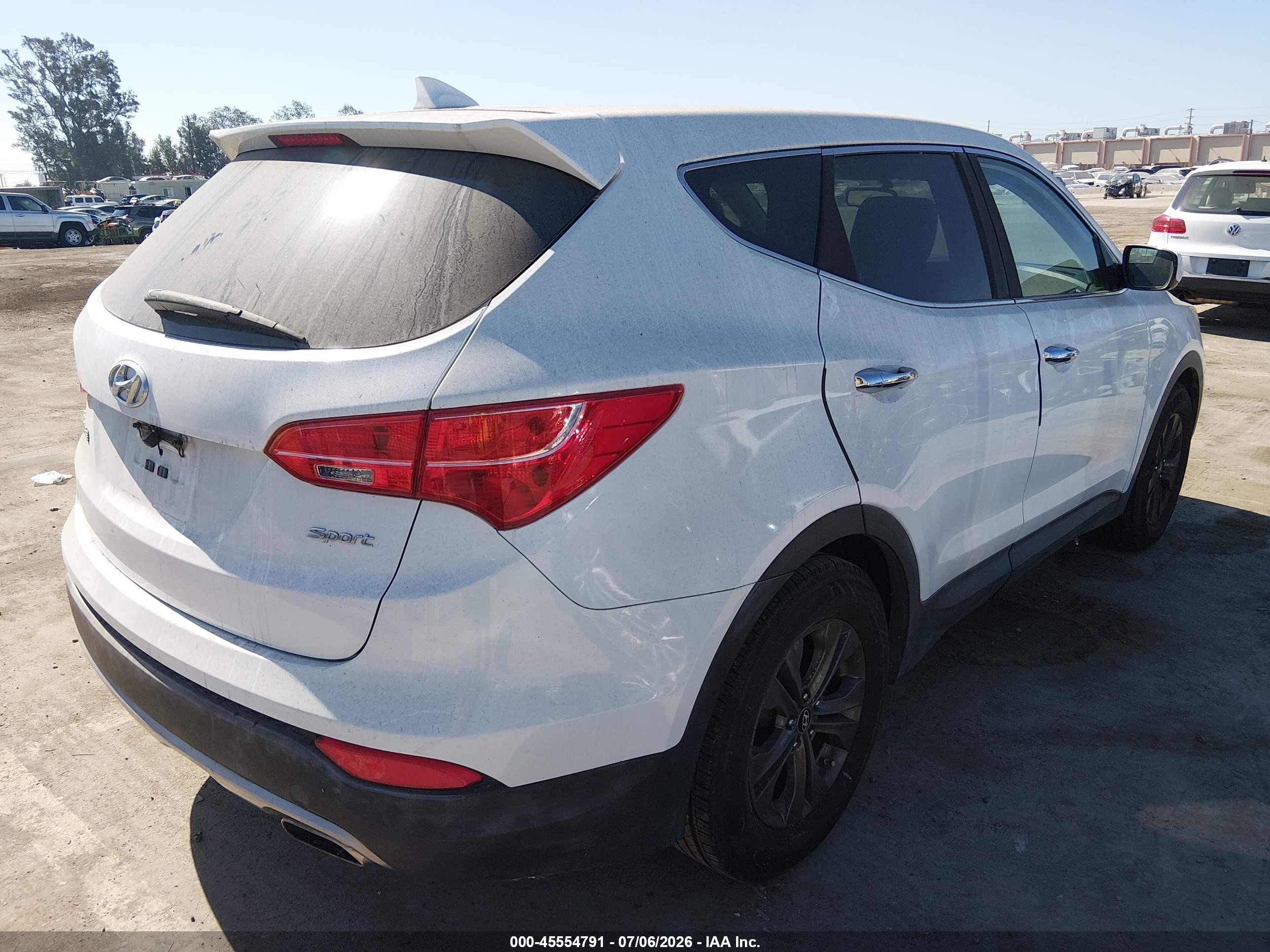 2014 Hyundai Santa Fe Sport 2.4l White vin: 5XYZT3LB2EG145667