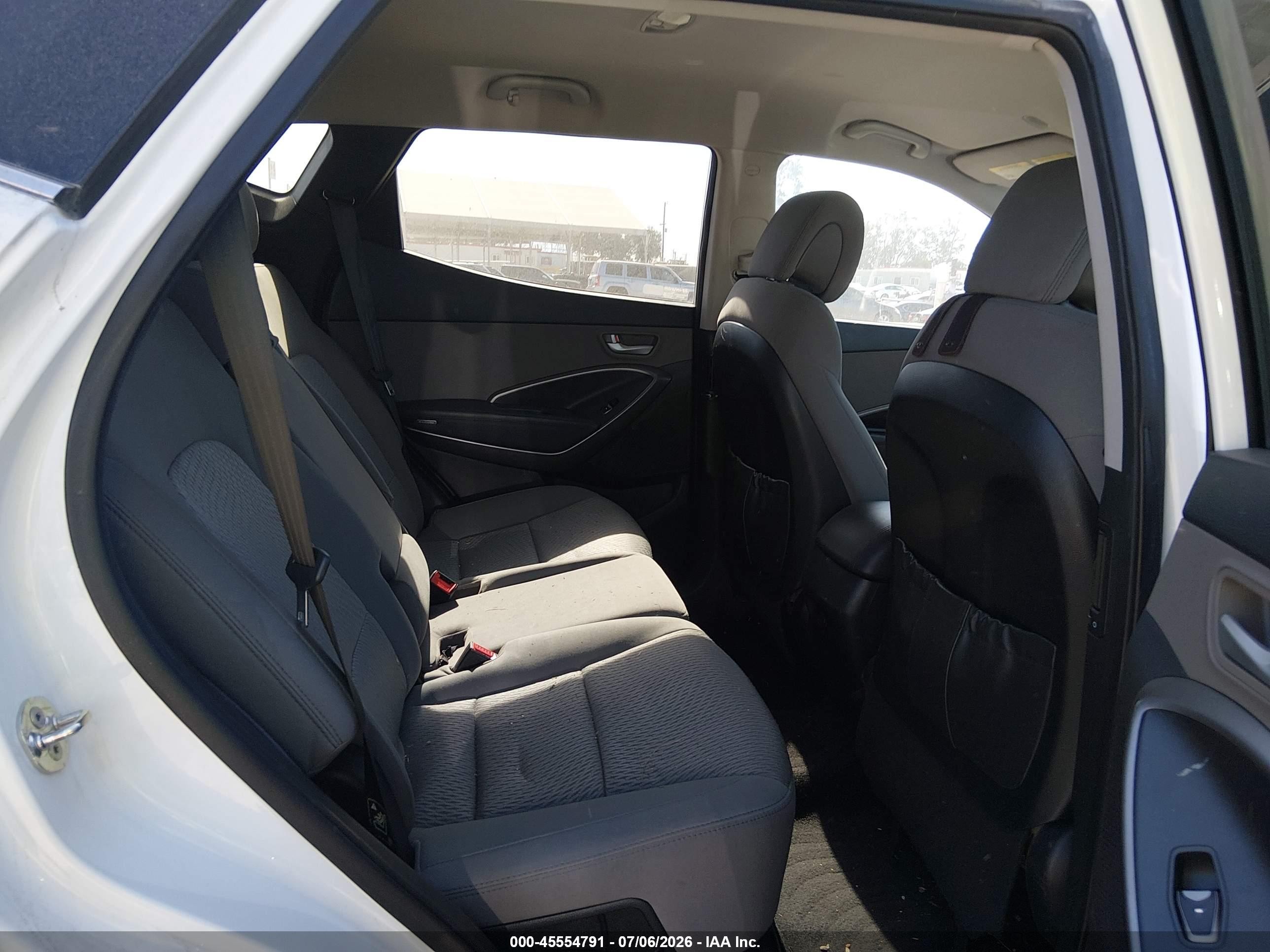 2014 Hyundai Santa Fe Sport 2.4l White vin: 5XYZT3LB2EG145667