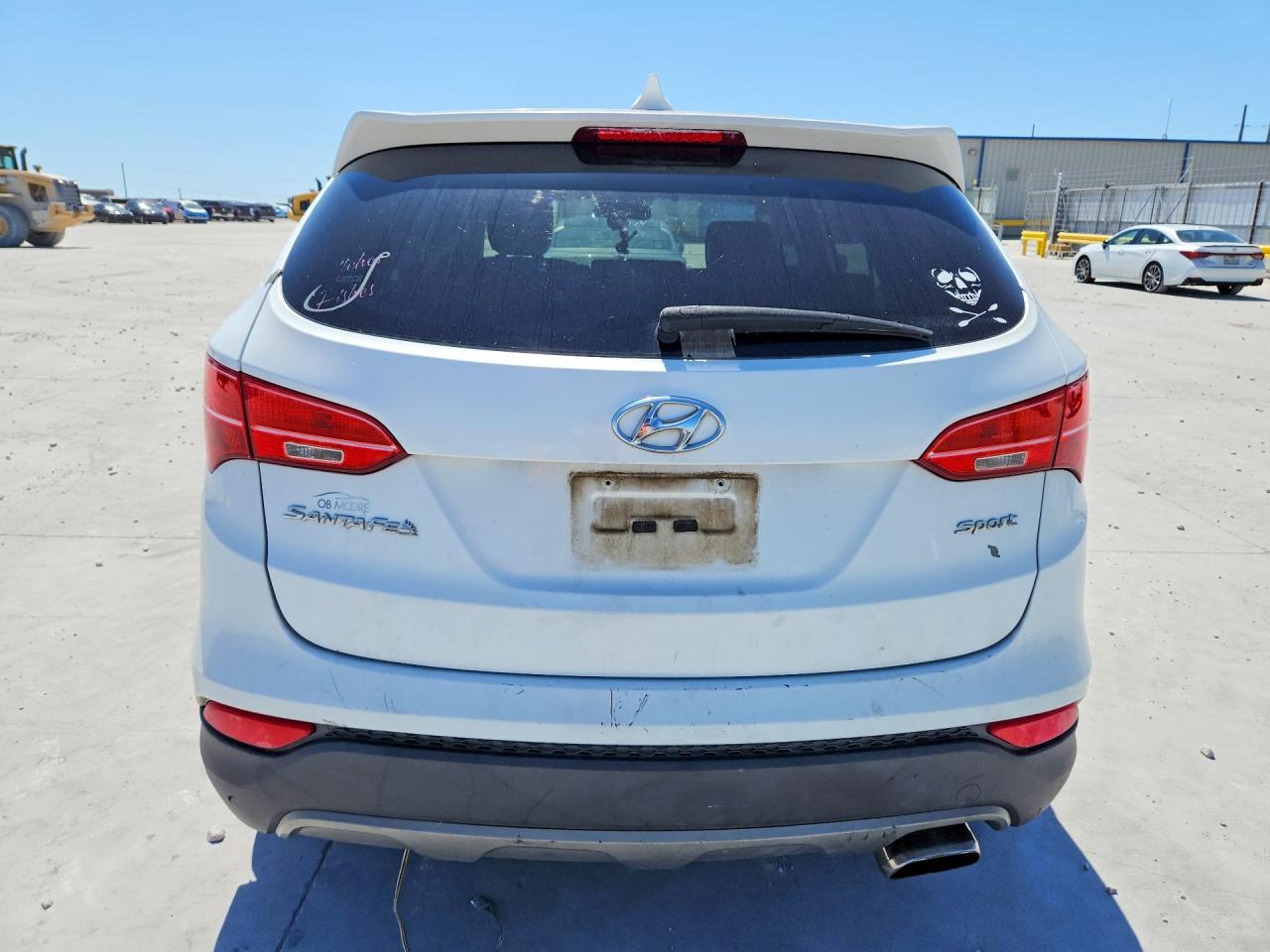 2015 Hyundai Santa Fe Sport 2.4l White vin: 5XYZT3LB2FG258228