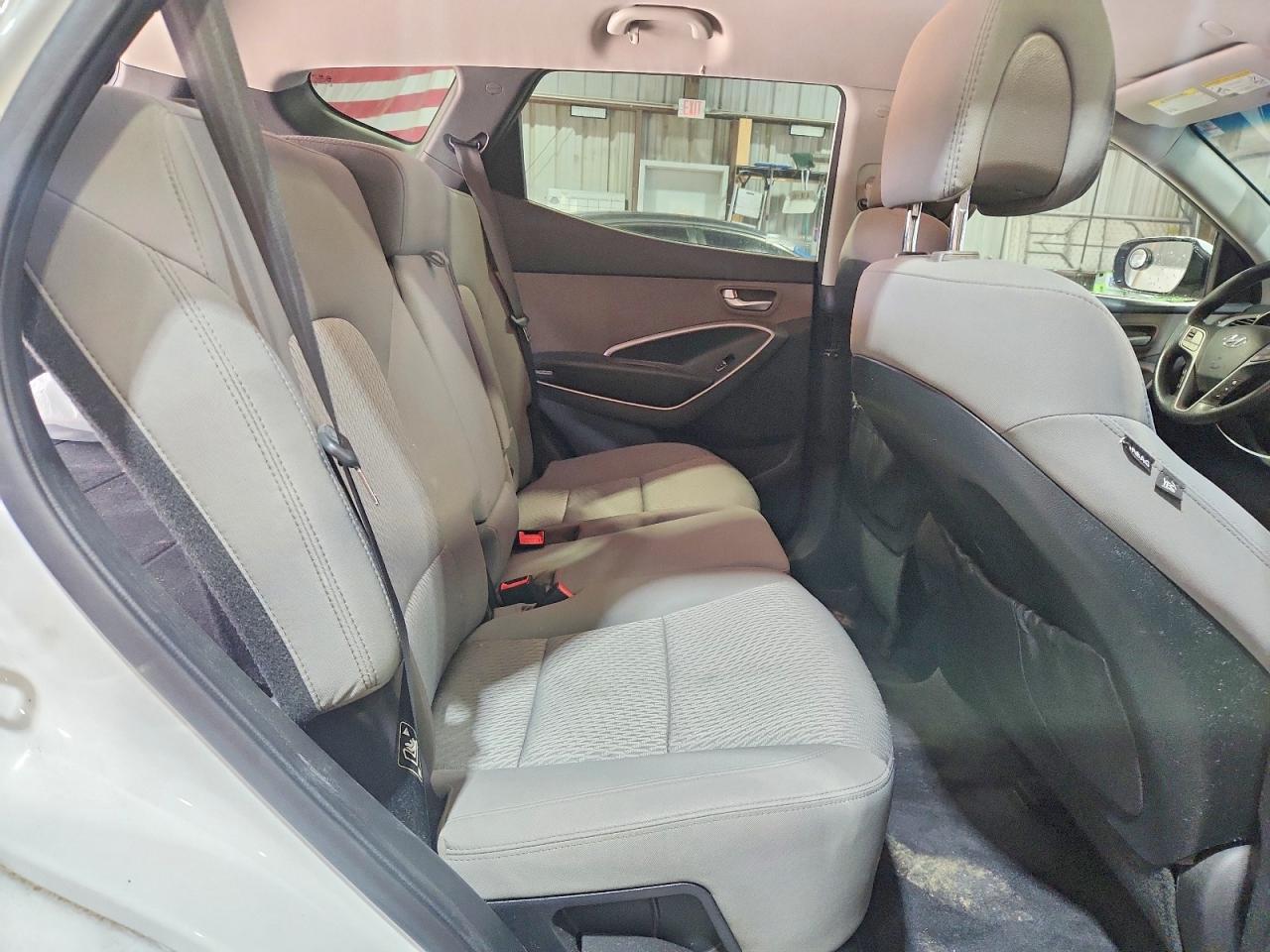 2014 Hyundai Santa Fe Sport 2.4l White vin: 5XYZT3LB4EG162633
