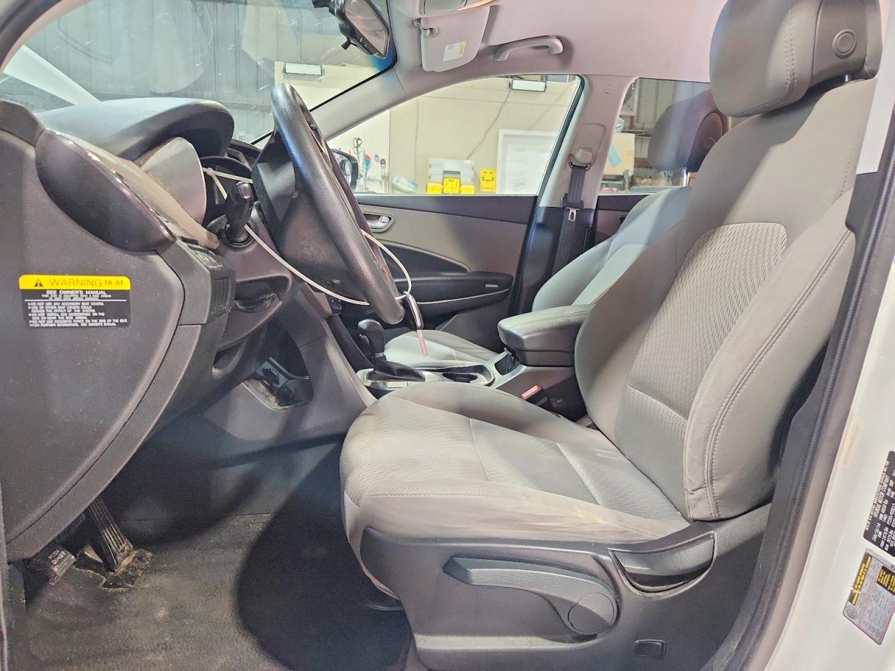 2014 Hyundai Santa Fe Sport 2.4l White vin: 5XYZT3LB4EG162633