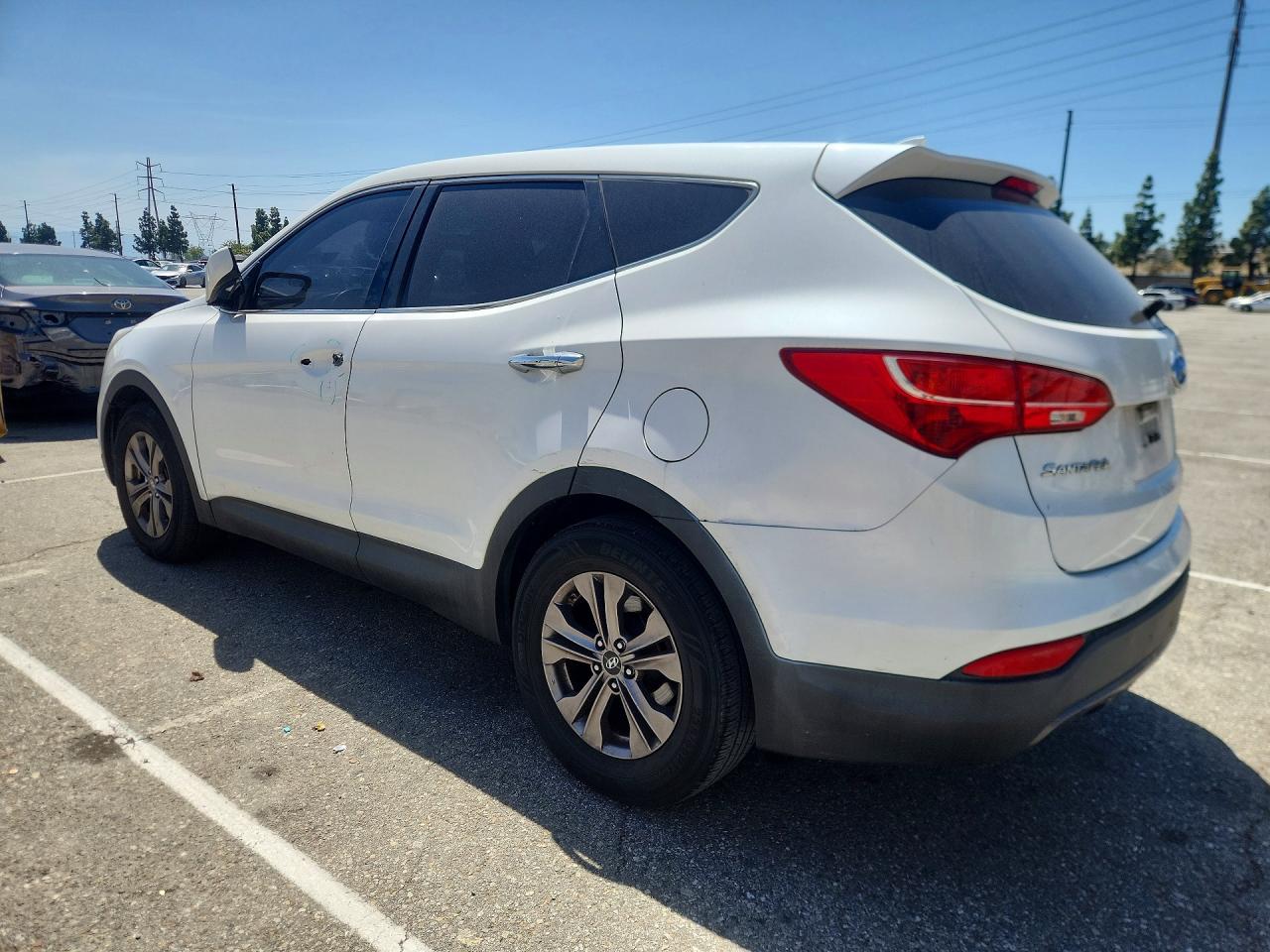 2015 Hyundai Santa Fe Sport 2.4l White vin: 5XYZT3LB4FG269182