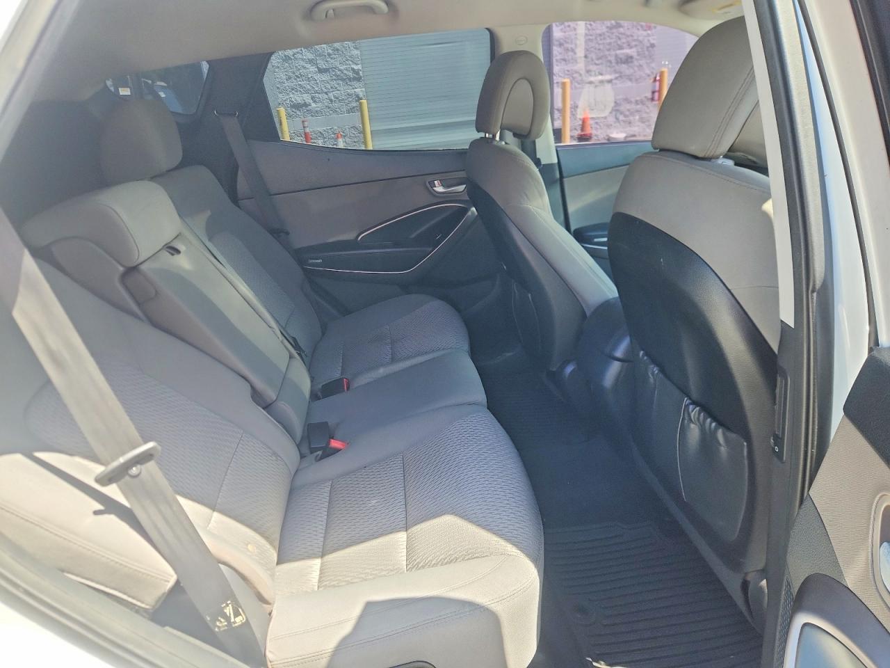 2015 Hyundai Santa Fe Sport 2.4l White vin: 5XYZT3LB4FG269182