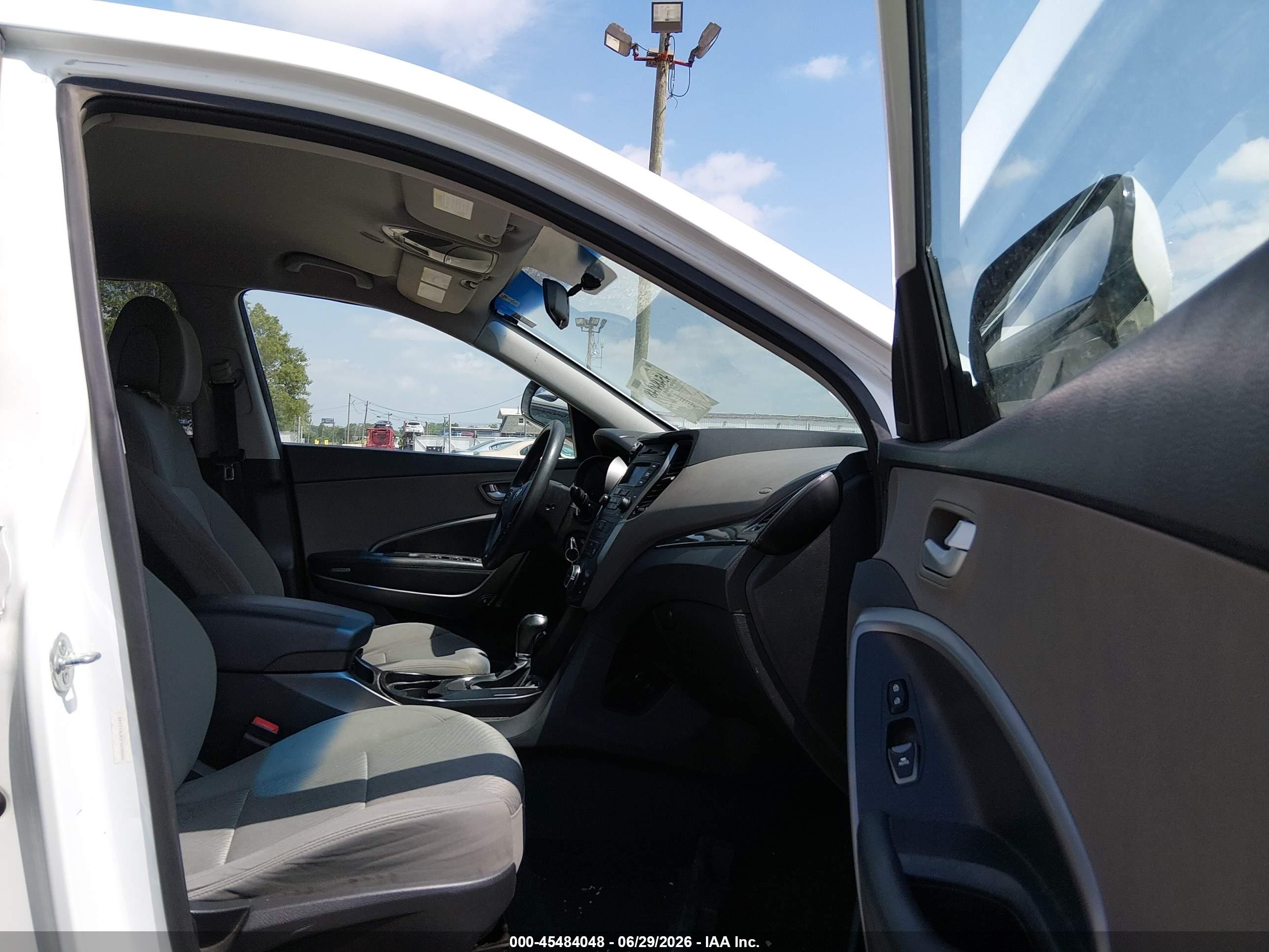 2015 Hyundai Santa Fe Sport 2.4l White vin: 5XYZT3LB5FG258286