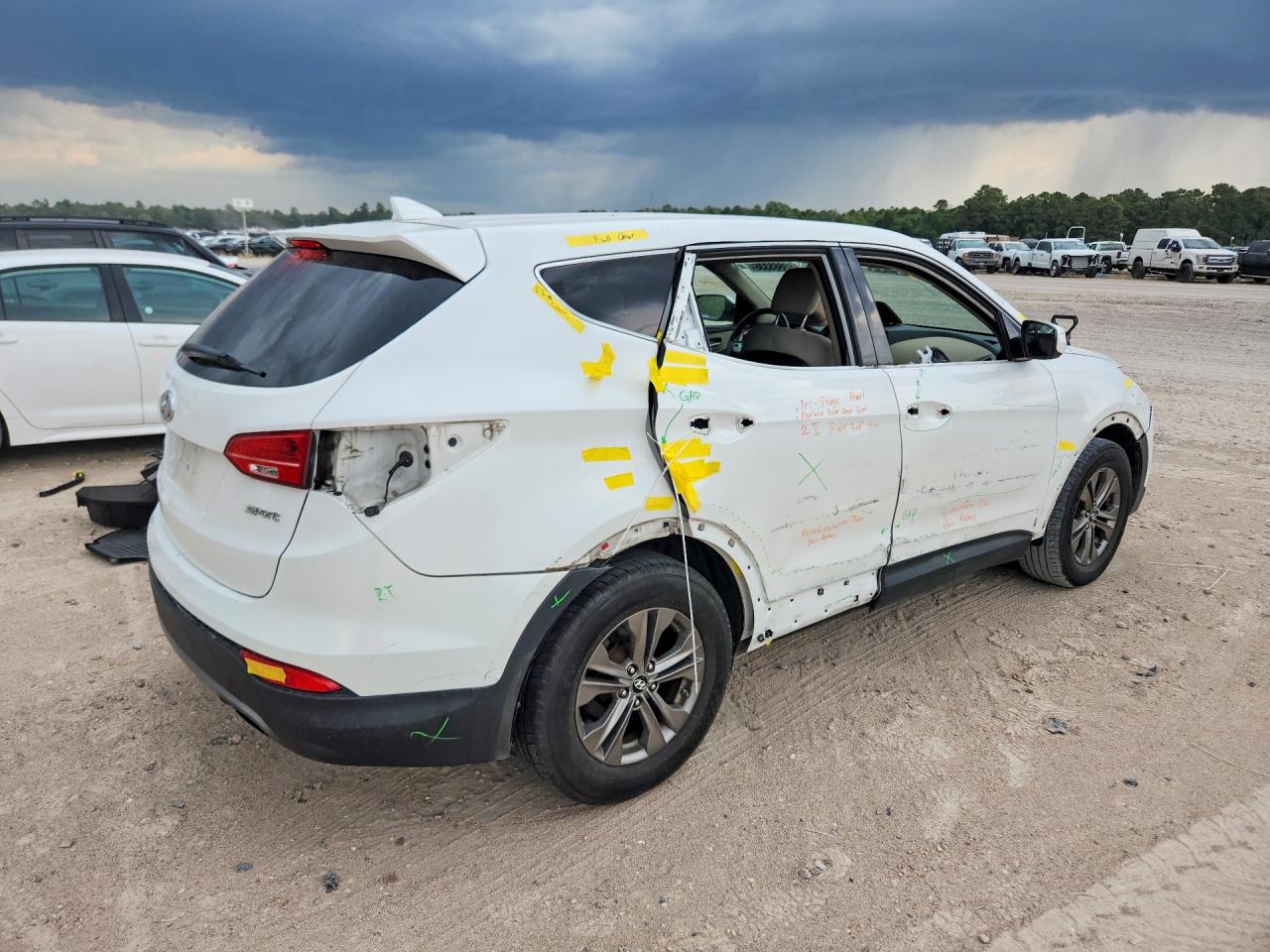 2014 Hyundai Santa Fe Sport 2.4l White vin: 5XYZT3LB6EG197707