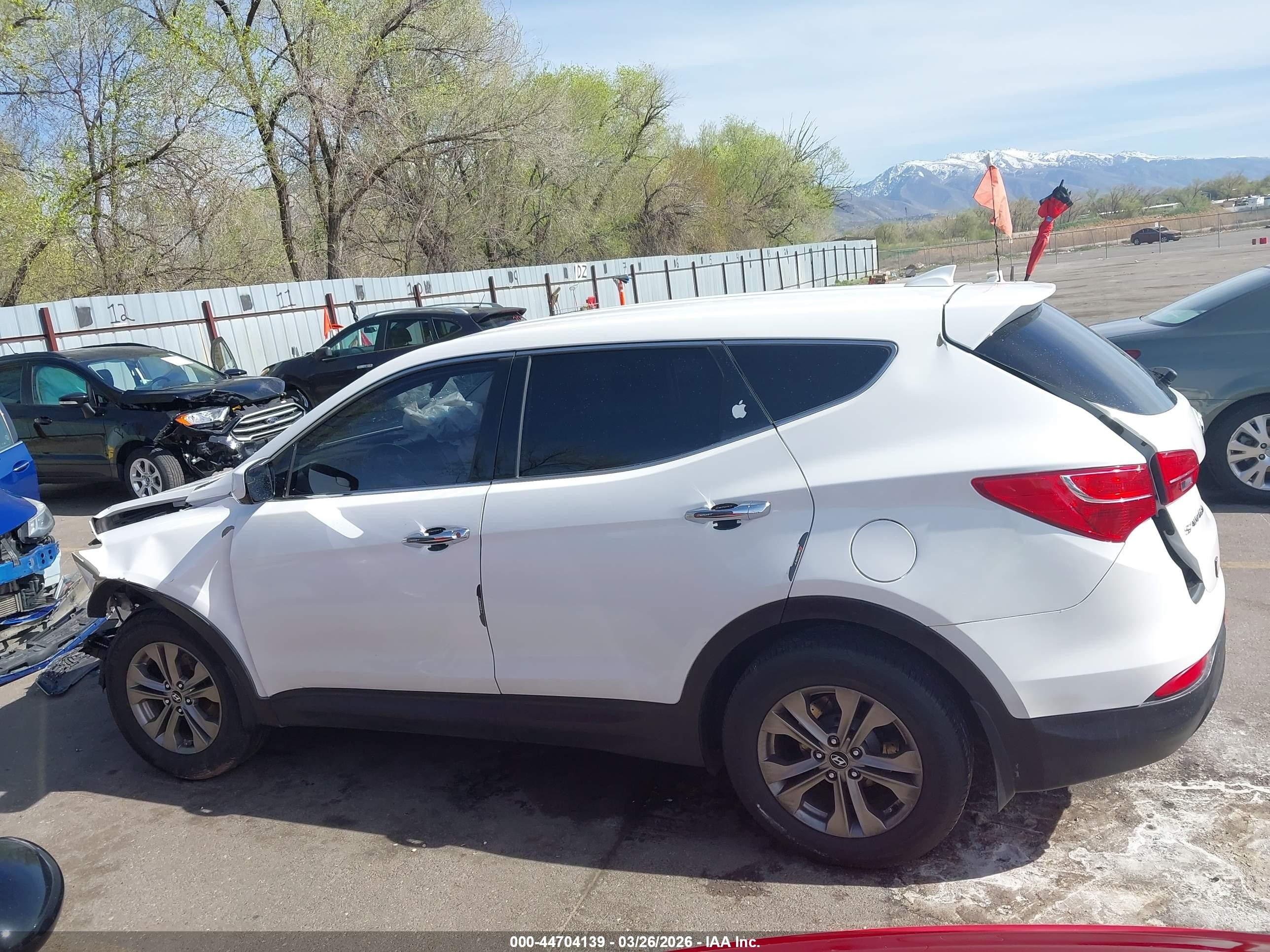 2015 Hyundai Santa Fe Sport 2.4l White vin: 5XYZT3LB6FG272472