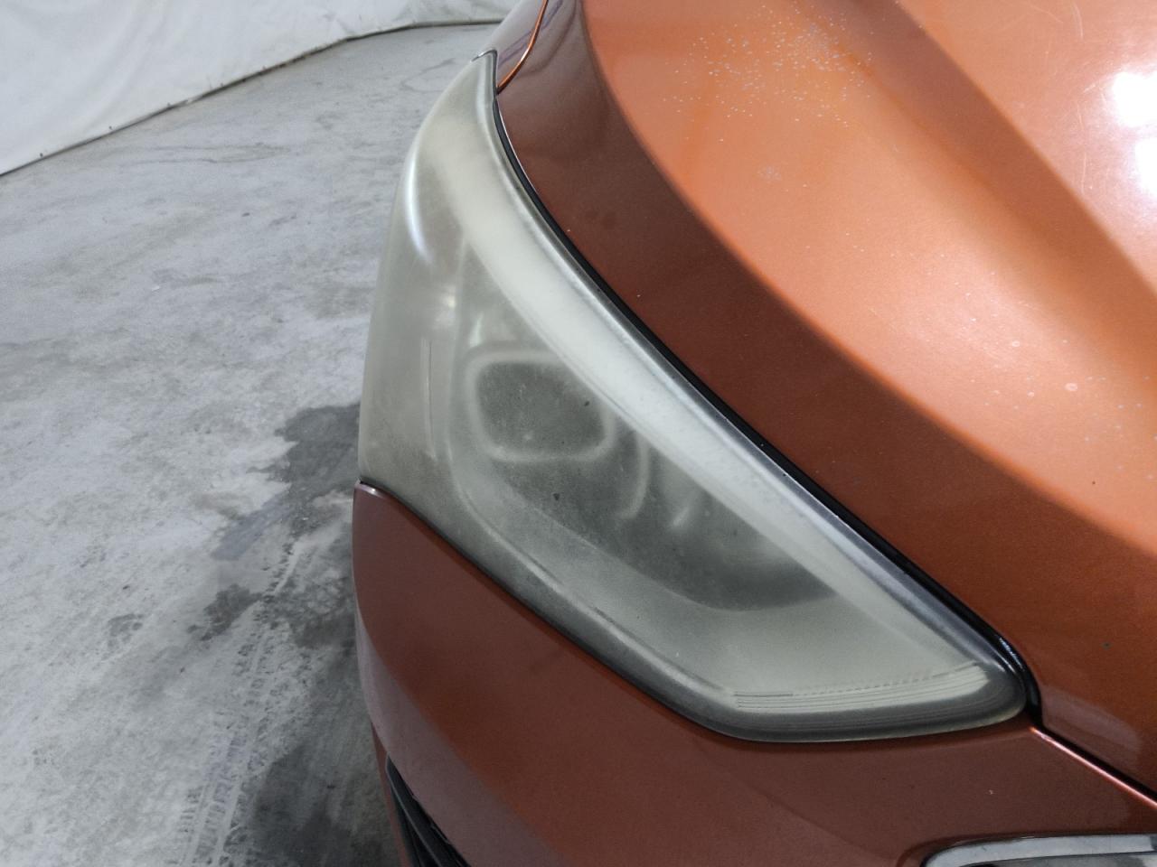 2013 Hyundai Santa Fe Sport 2.4l Orange vin: 5XYZT3LB9DG042549 Damage: Right Head Lamp, Faded, Acceptable