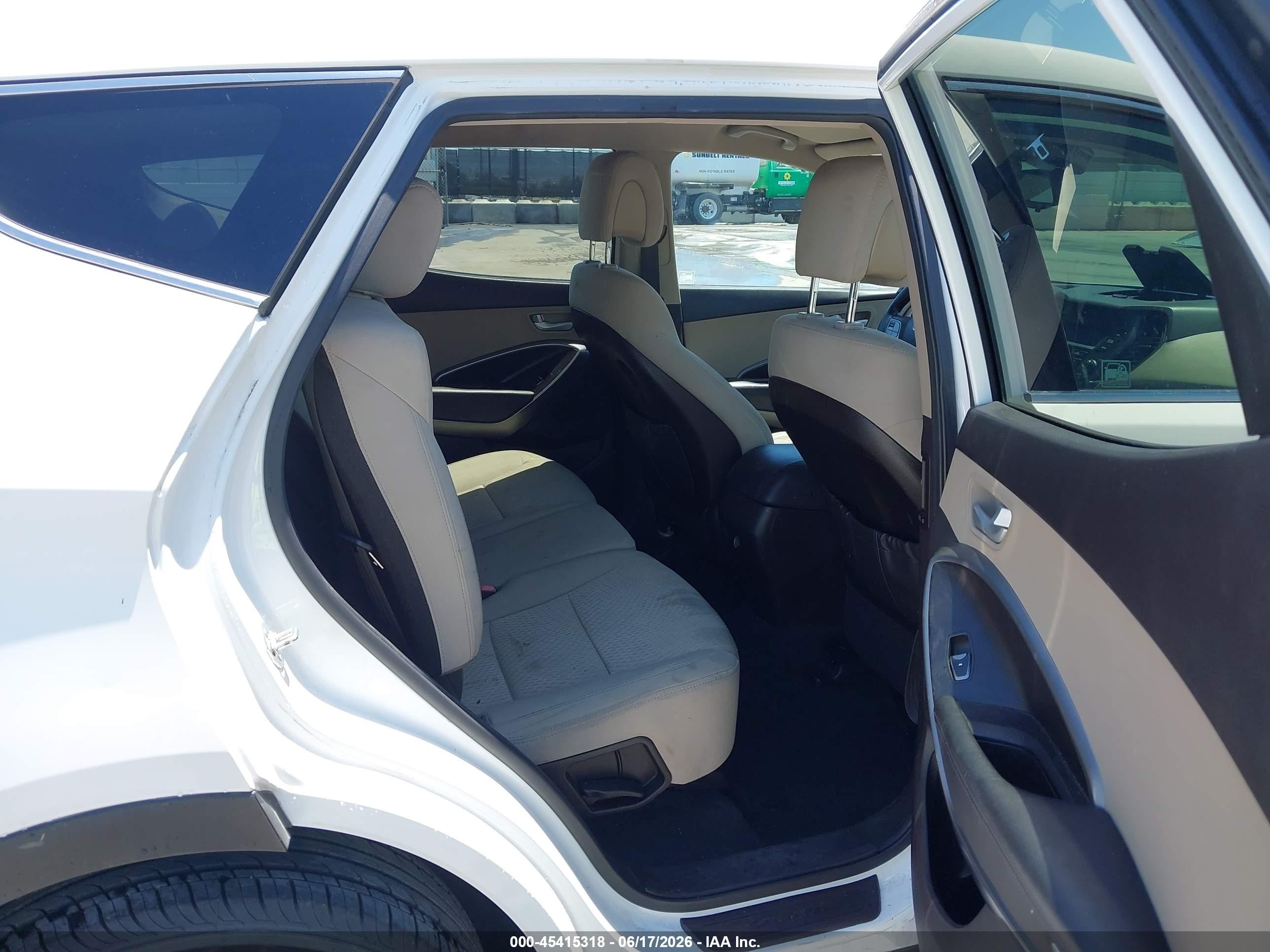 2014 Hyundai Santa Fe Sport 2.4l White vin: 5XYZT3LB9EG223040