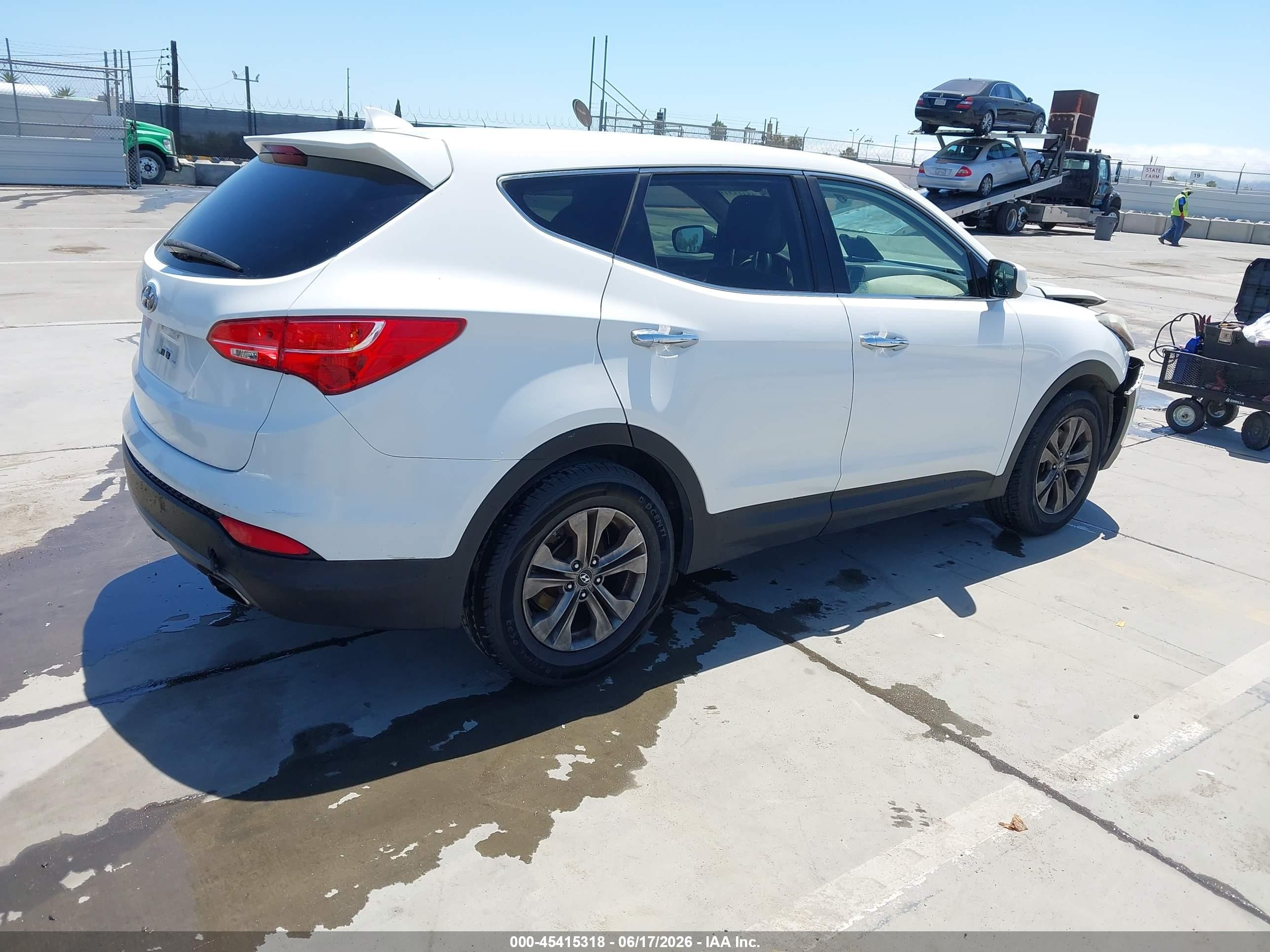 2014 Hyundai Santa Fe Sport 2.4l White vin: 5XYZT3LB9EG223040