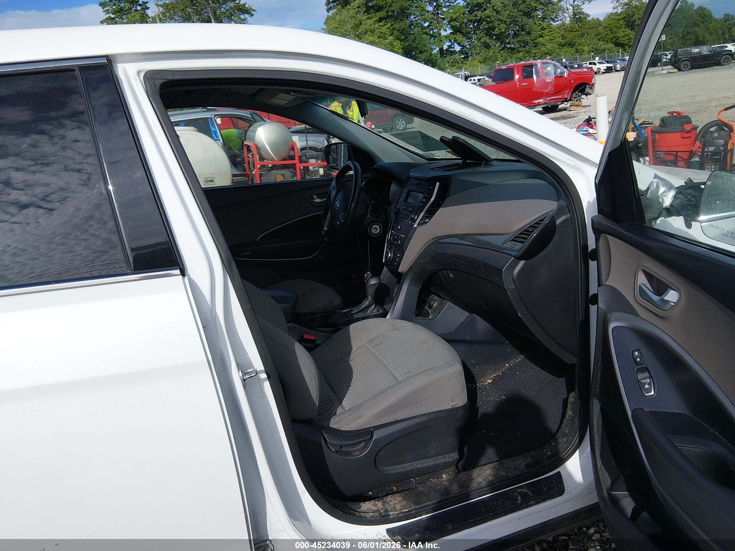 2015 Hyundai Santa Fe Sport 2.4l Белый vin: 5XYZT3LB9FG256430
