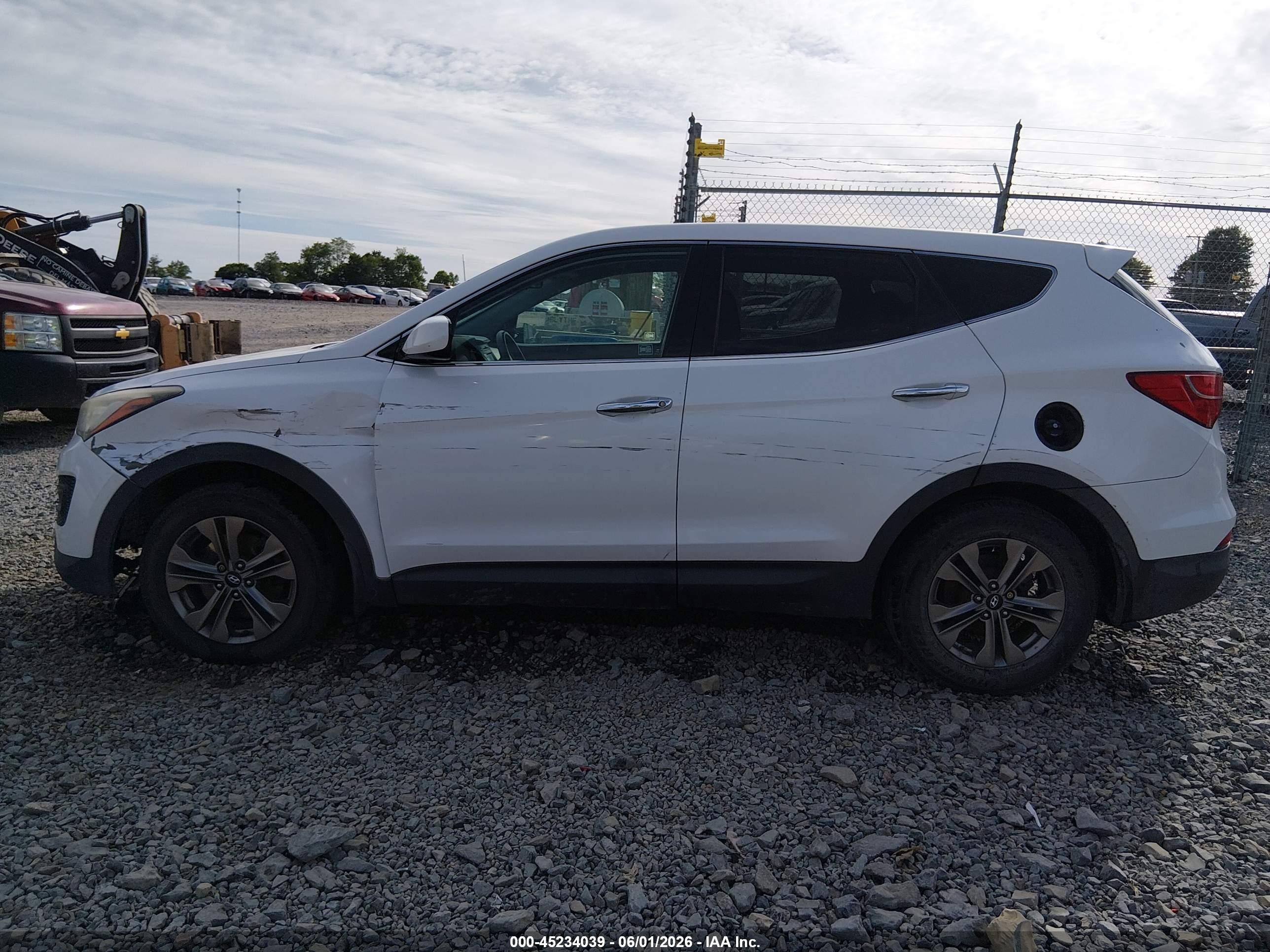 2015 Hyundai Santa Fe Sport 2.4l Белый vin: 5XYZT3LB9FG256430