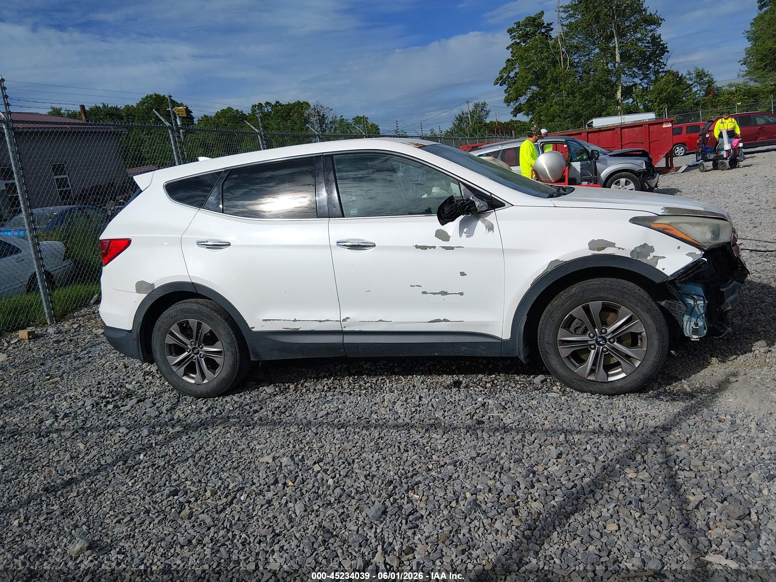 2015 Hyundai Santa Fe Sport 2.4l Белый vin: 5XYZT3LB9FG256430