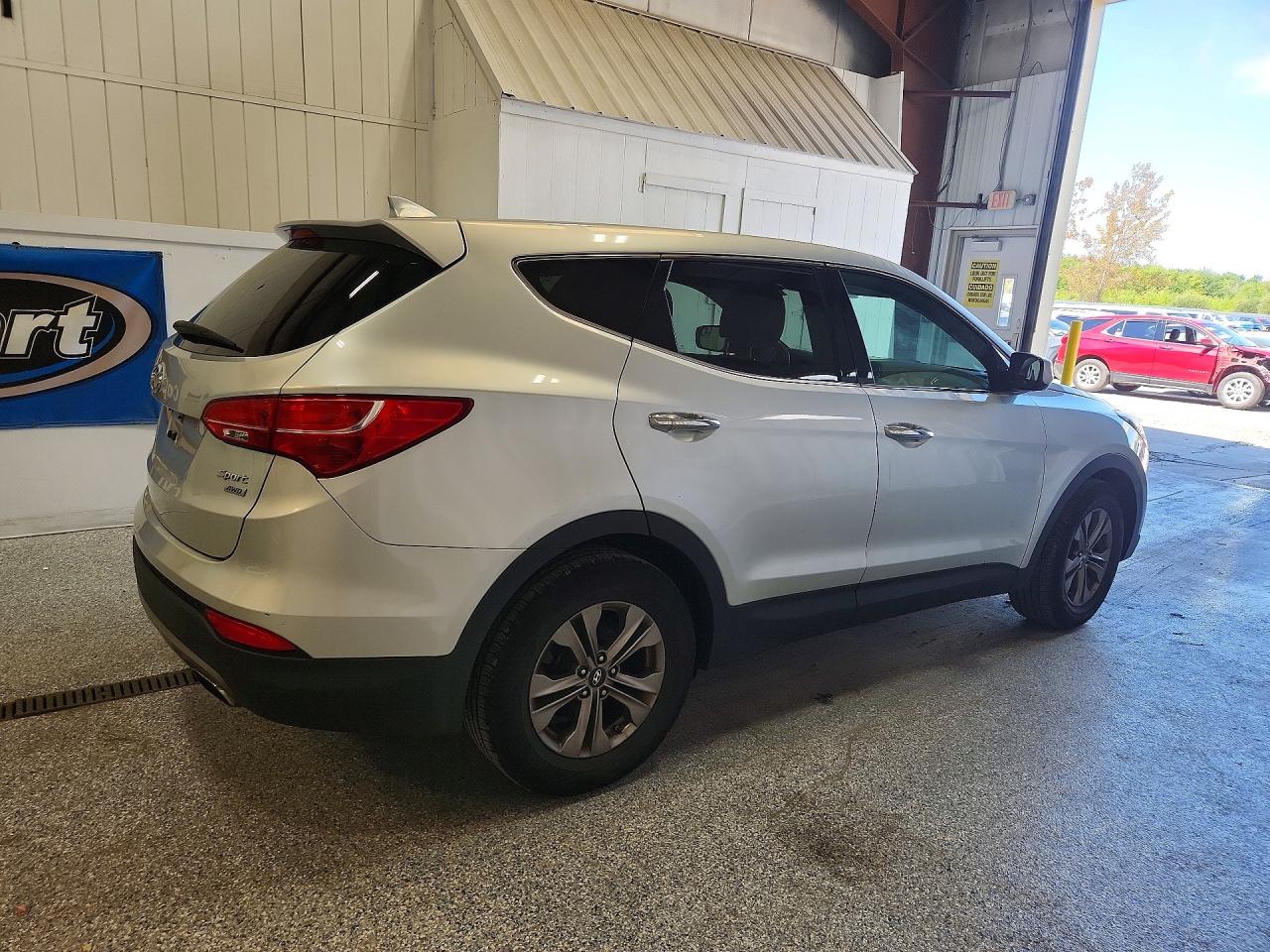 2015 Hyundai Santa Fe Sport 2.4l Silver vin: 5XYZTDLB0FG251218
