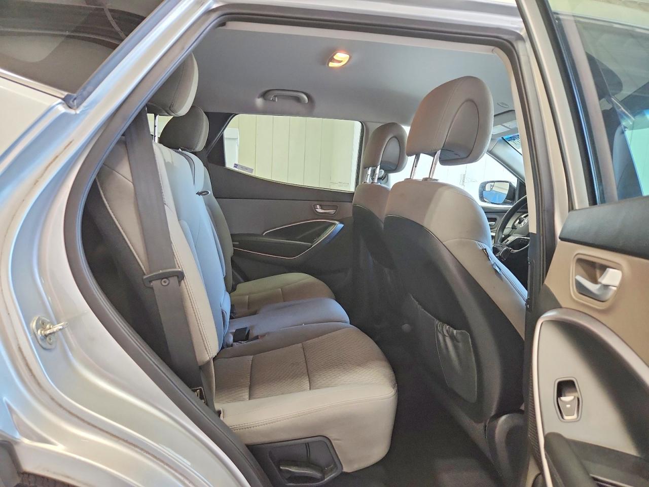 2015 Hyundai Santa Fe Sport 2.4l Silver vin: 5XYZTDLB0FG251218