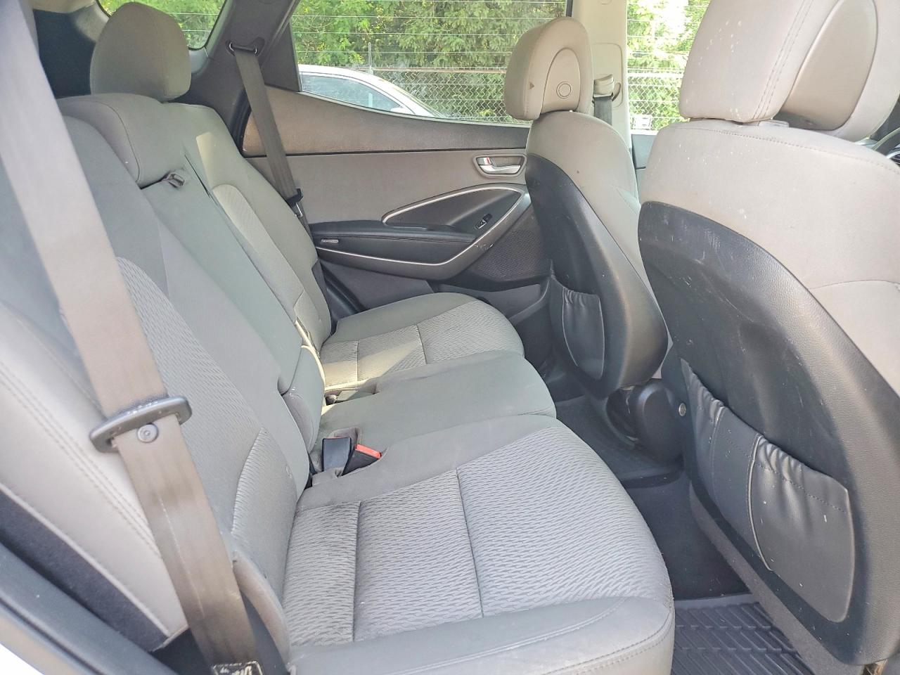 2016 Hyundai Santa Fe Sport 2.4l Silver vin: 5XYZTDLB0GG322659